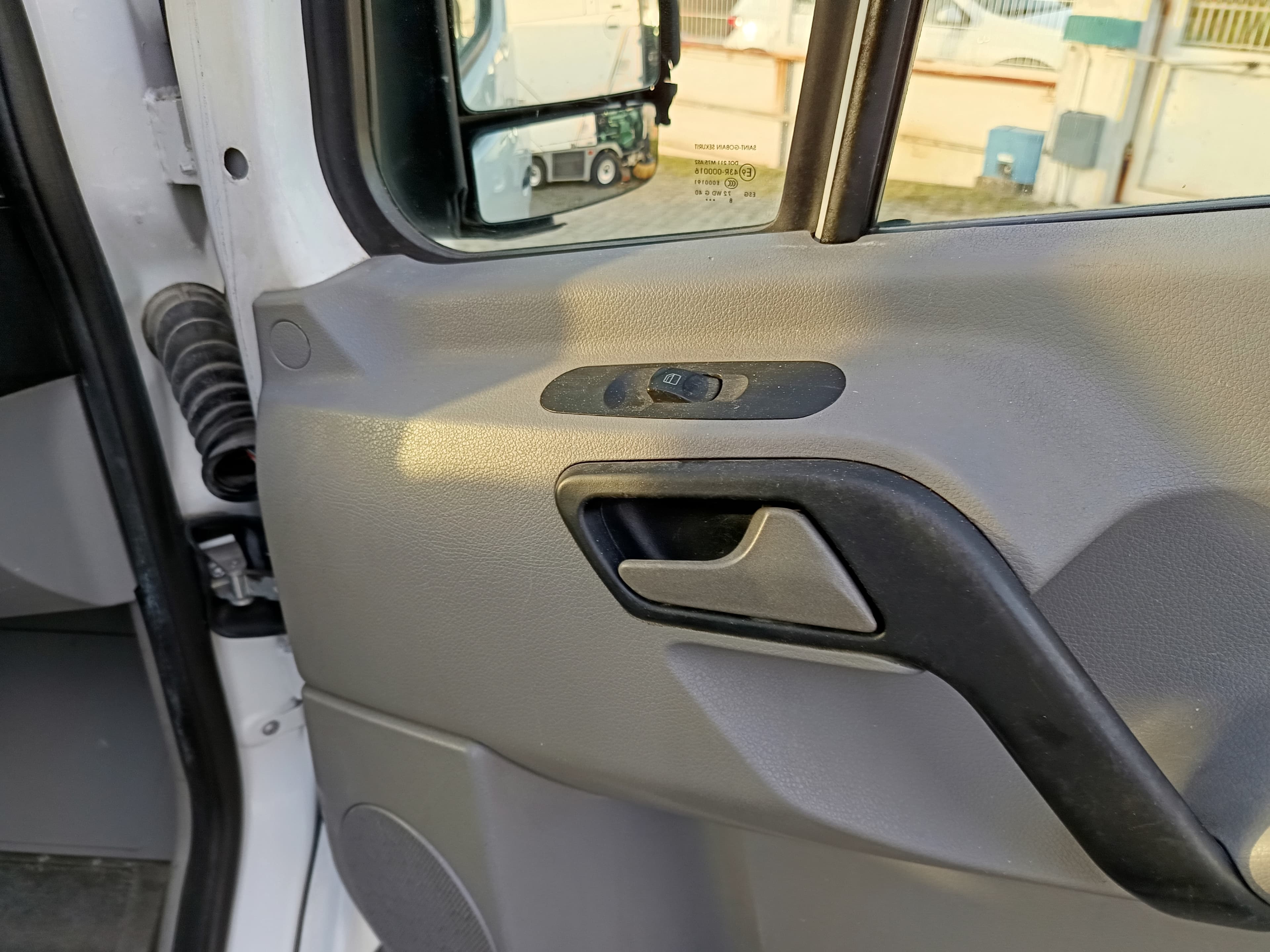 Mercedes-Benz Sprinter 209 CDI · Ano 2009 — imagem 24