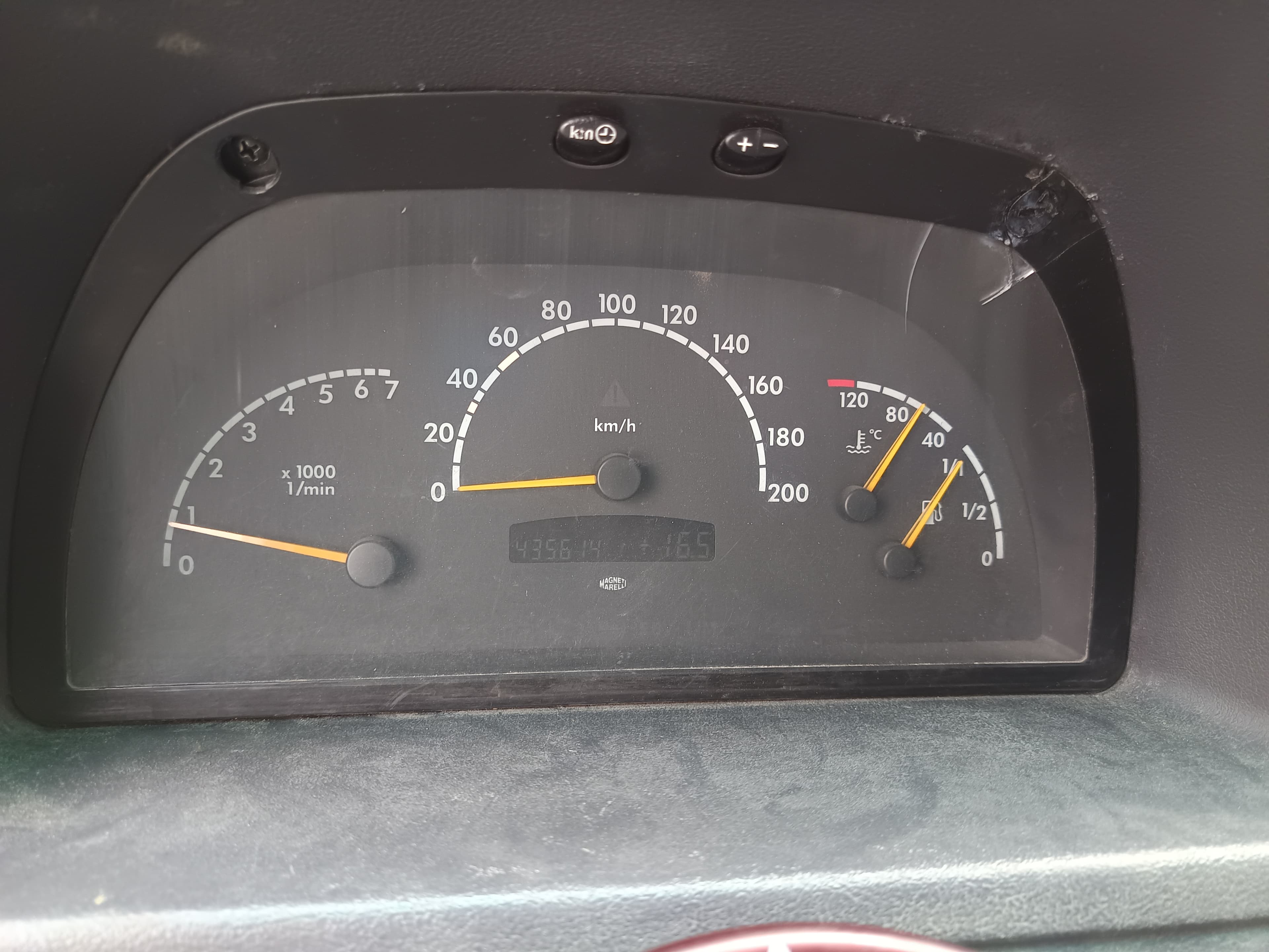 Mercedes-Benz 110 · Ano 2000 — imagem 36