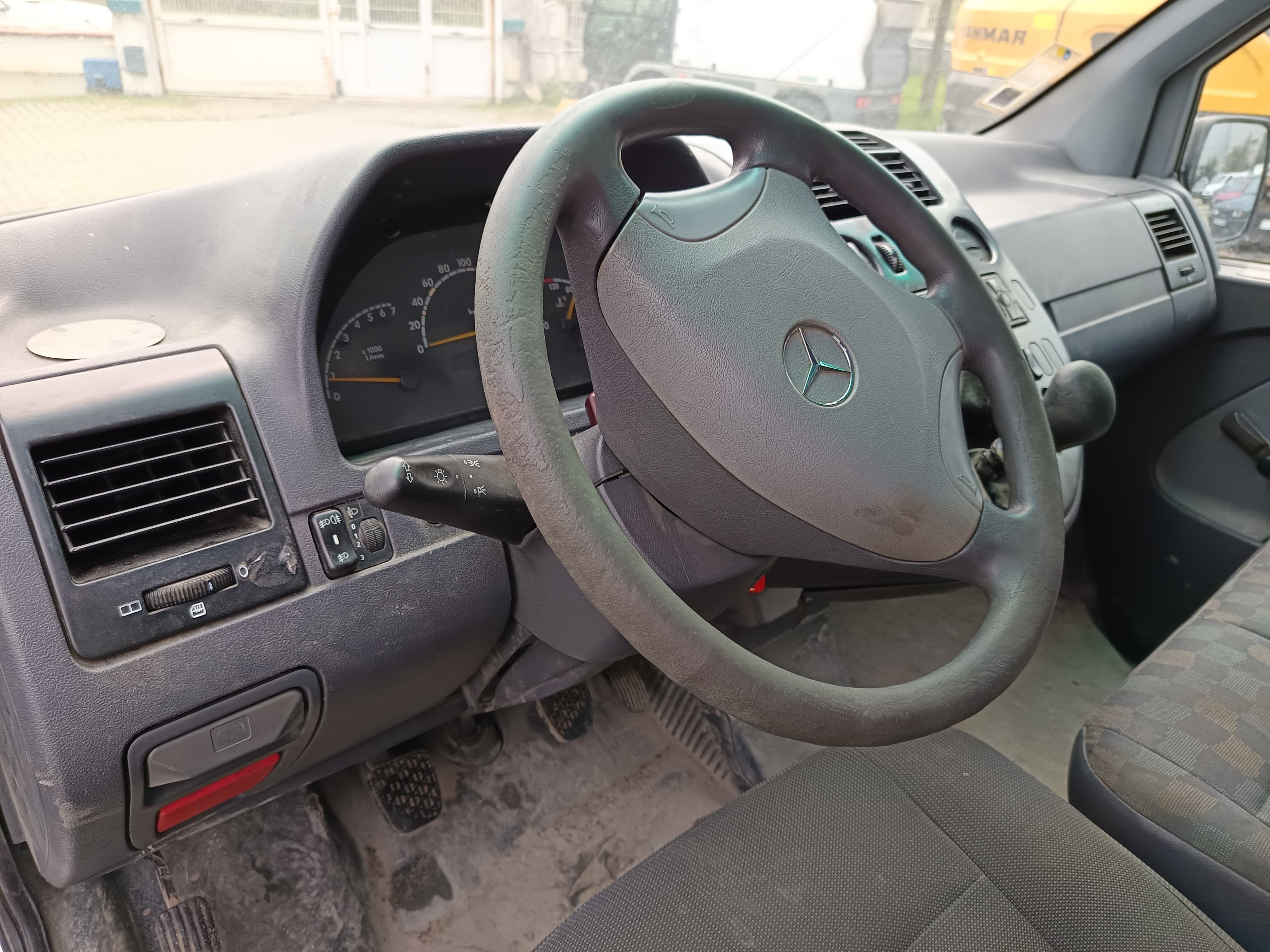 Mercedes-Benz 110 · Ano 2000 — imagem 32