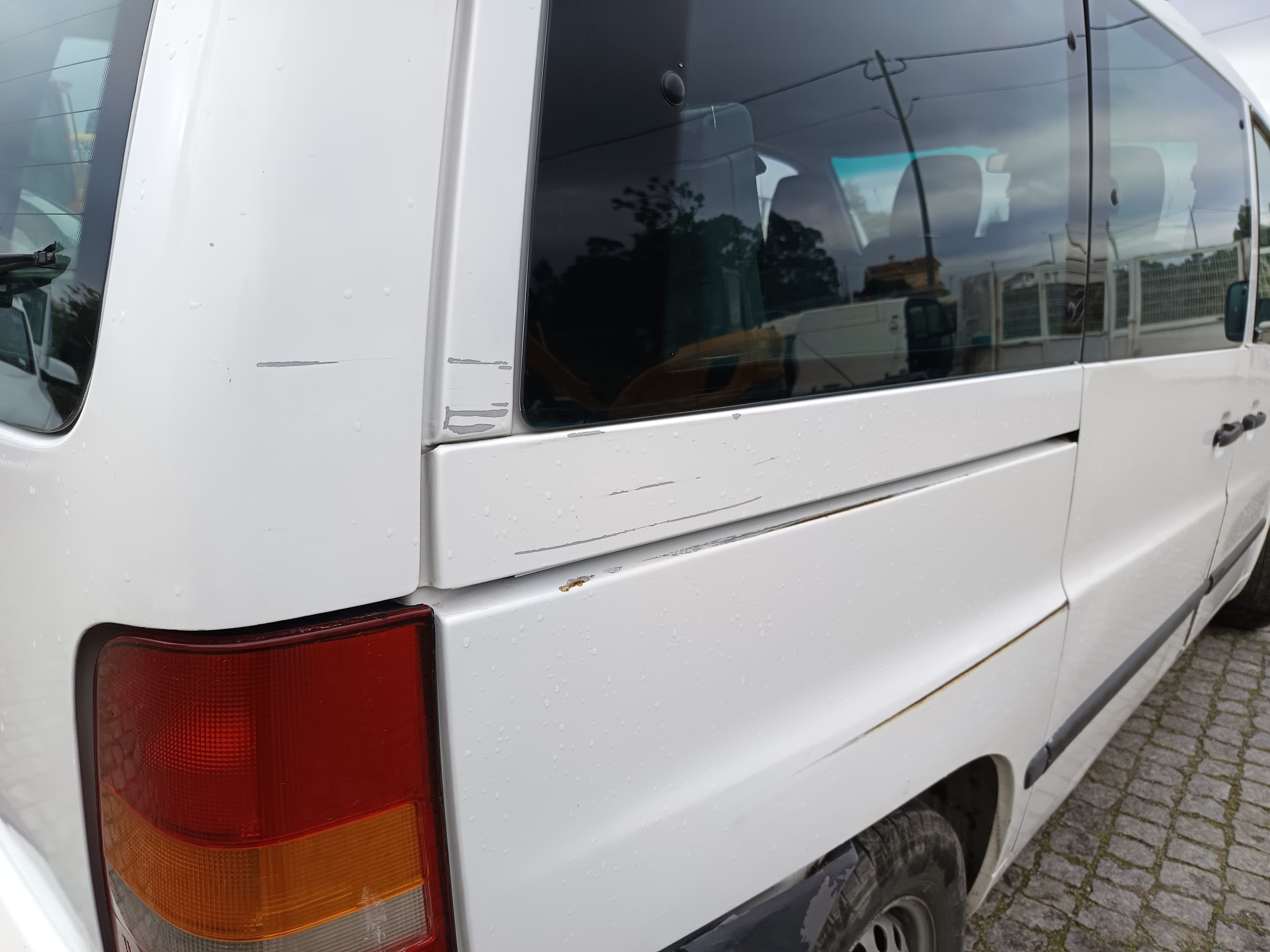 Mercedes-Benz 110 · Ano 2000 — imagem 11