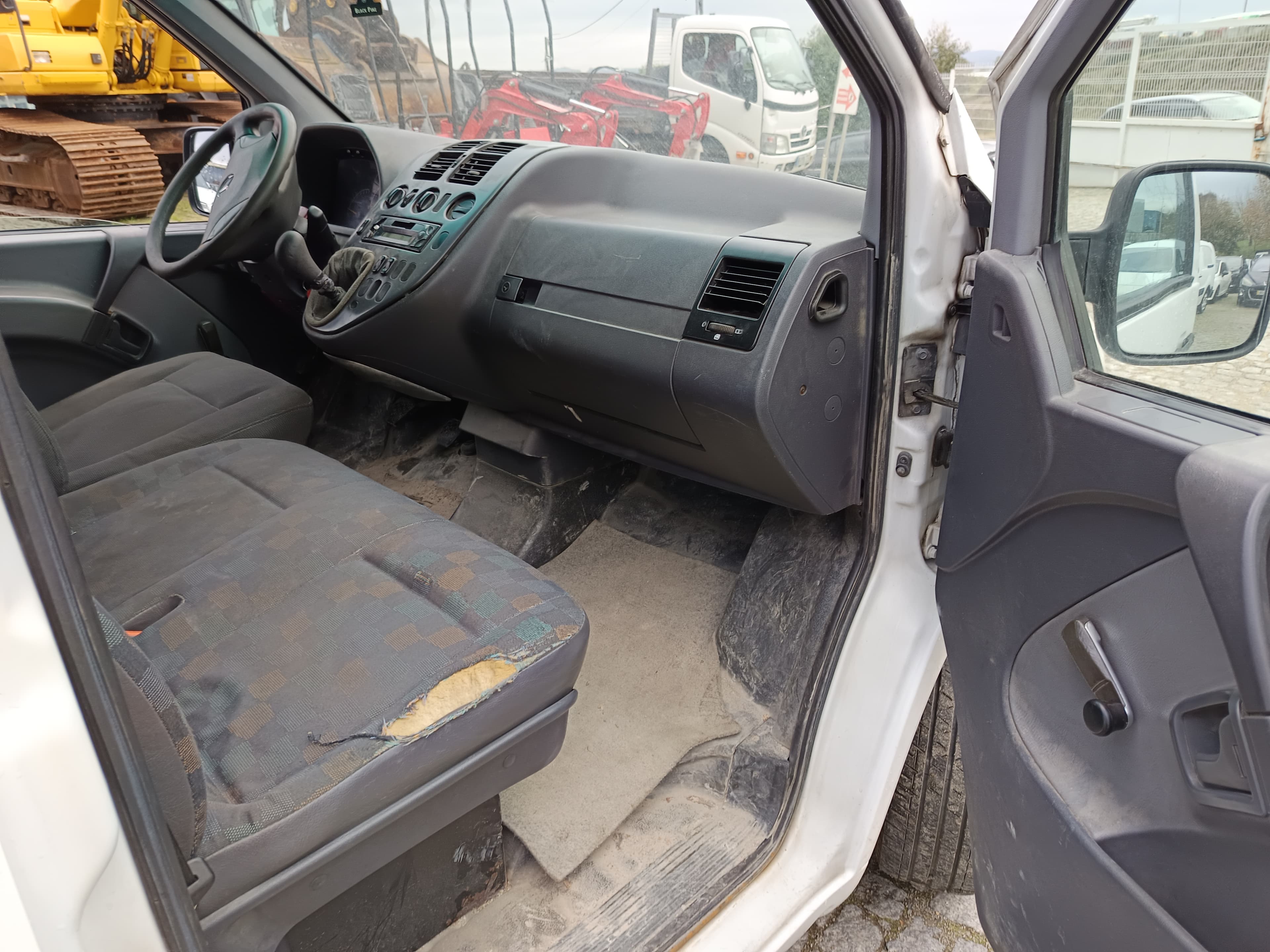Mercedes-Benz 110 · Ano 2000 — imagem 23