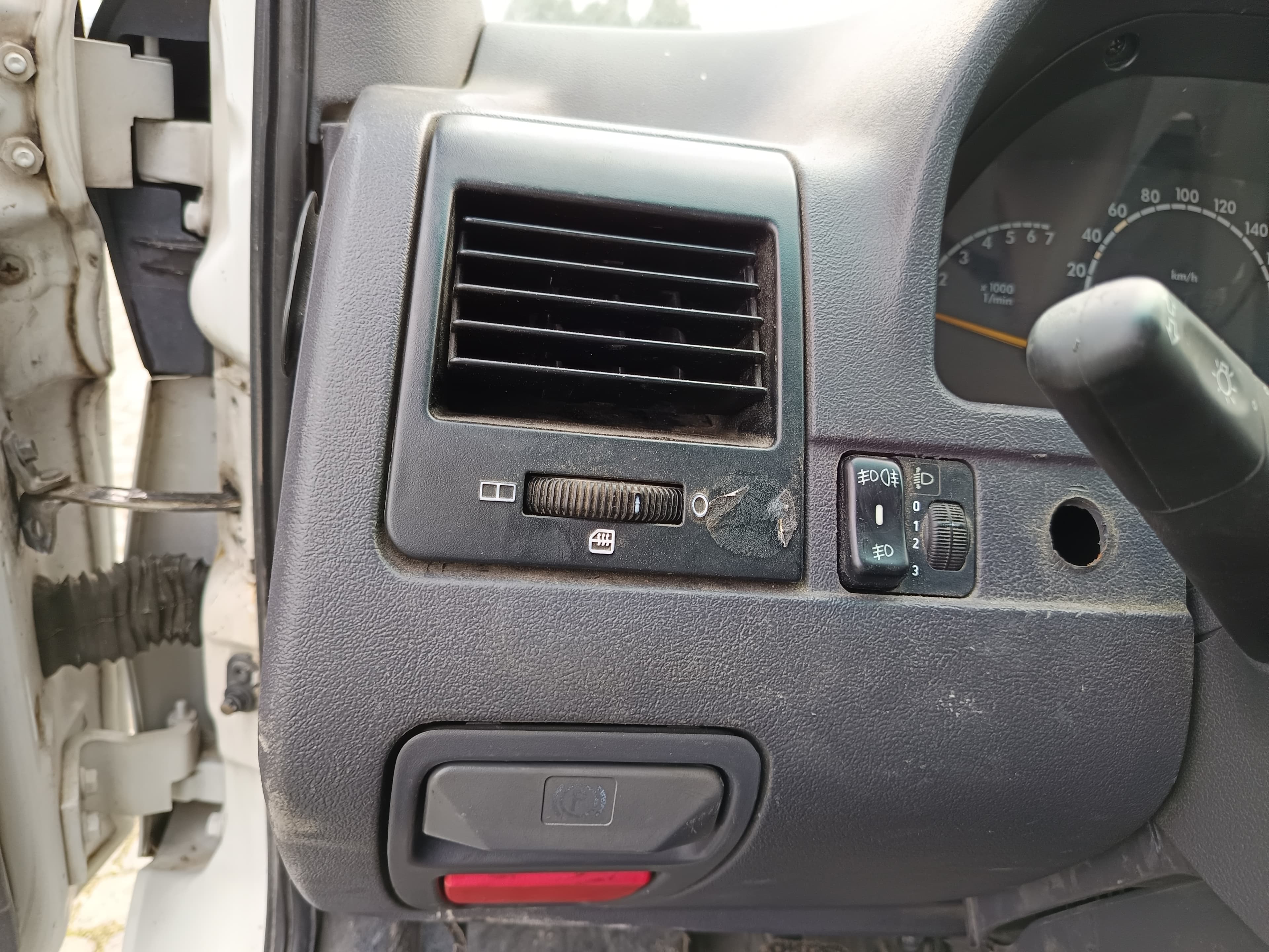 Mercedes-Benz 110 · Ano 2000 — imagem 39