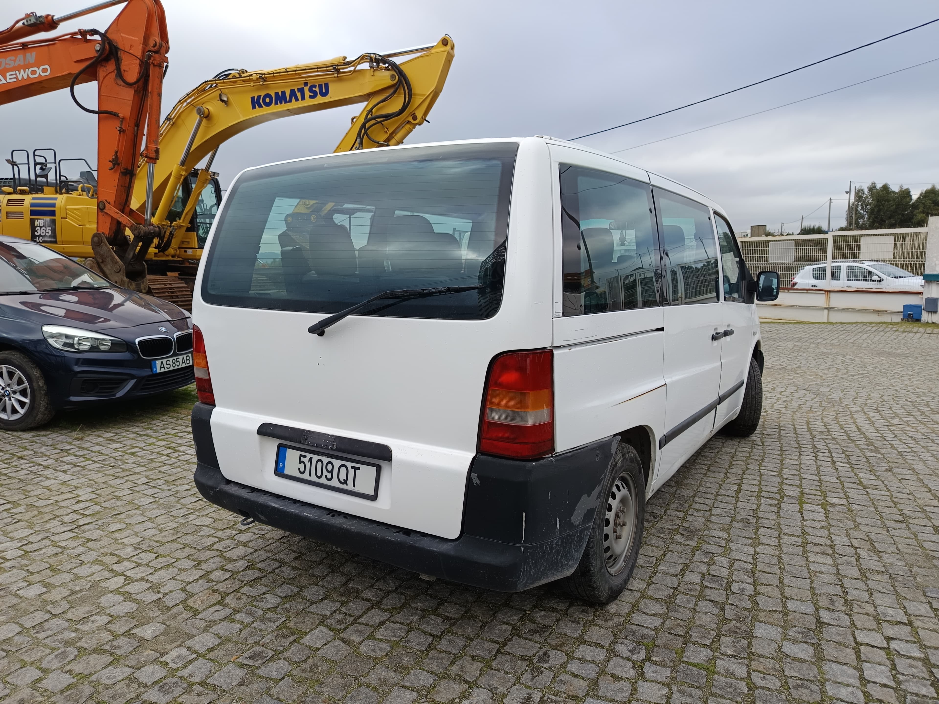 Mercedes-Benz 110 · Ano 2000 — imagem 4