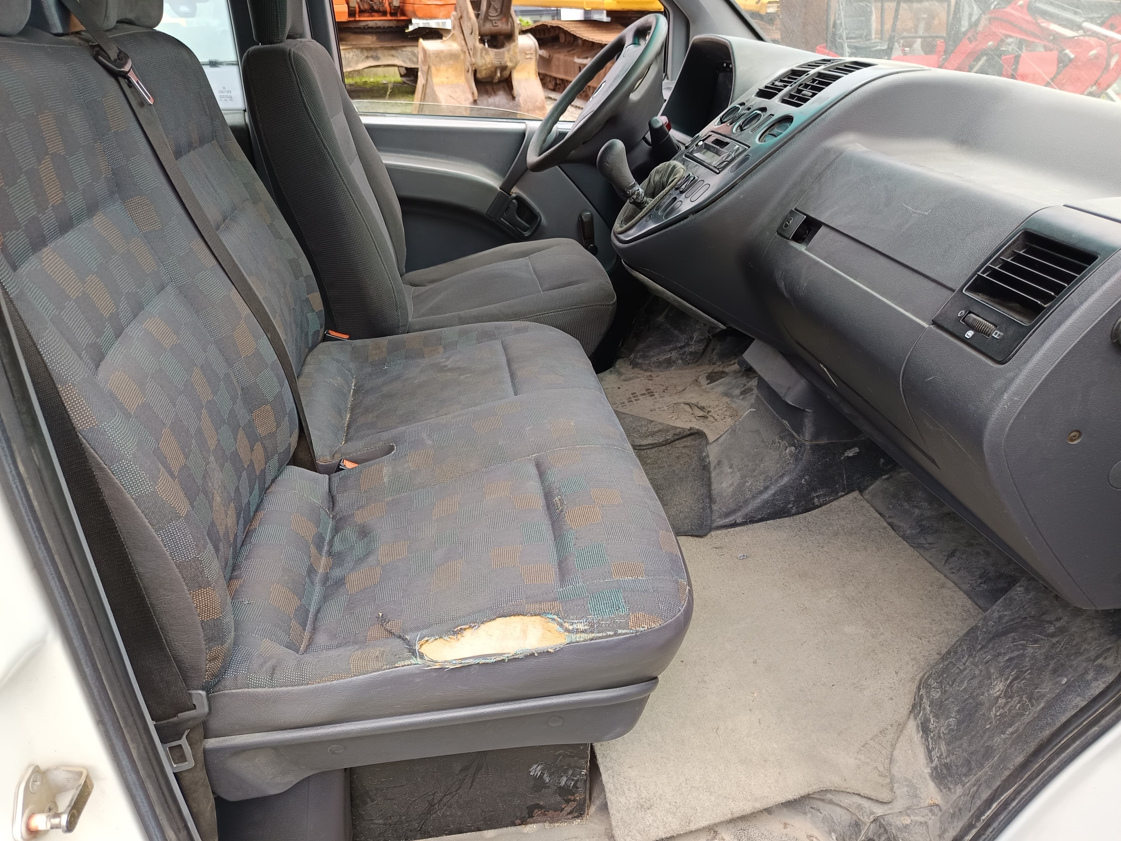 Mercedes-Benz 110 · Ano 2000 — imagem 25