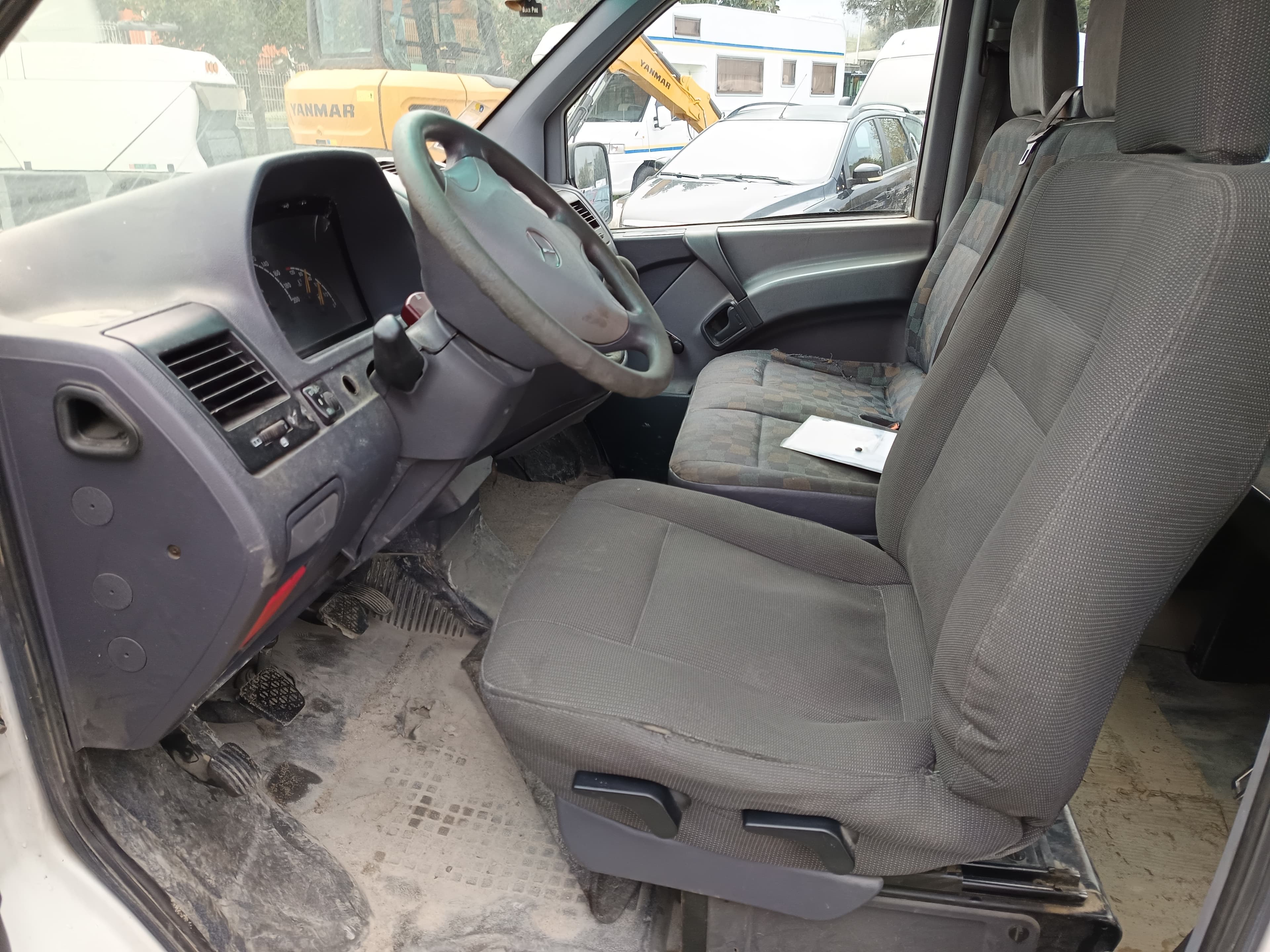Mercedes-Benz 110 · Ano 2000 — imagem 29