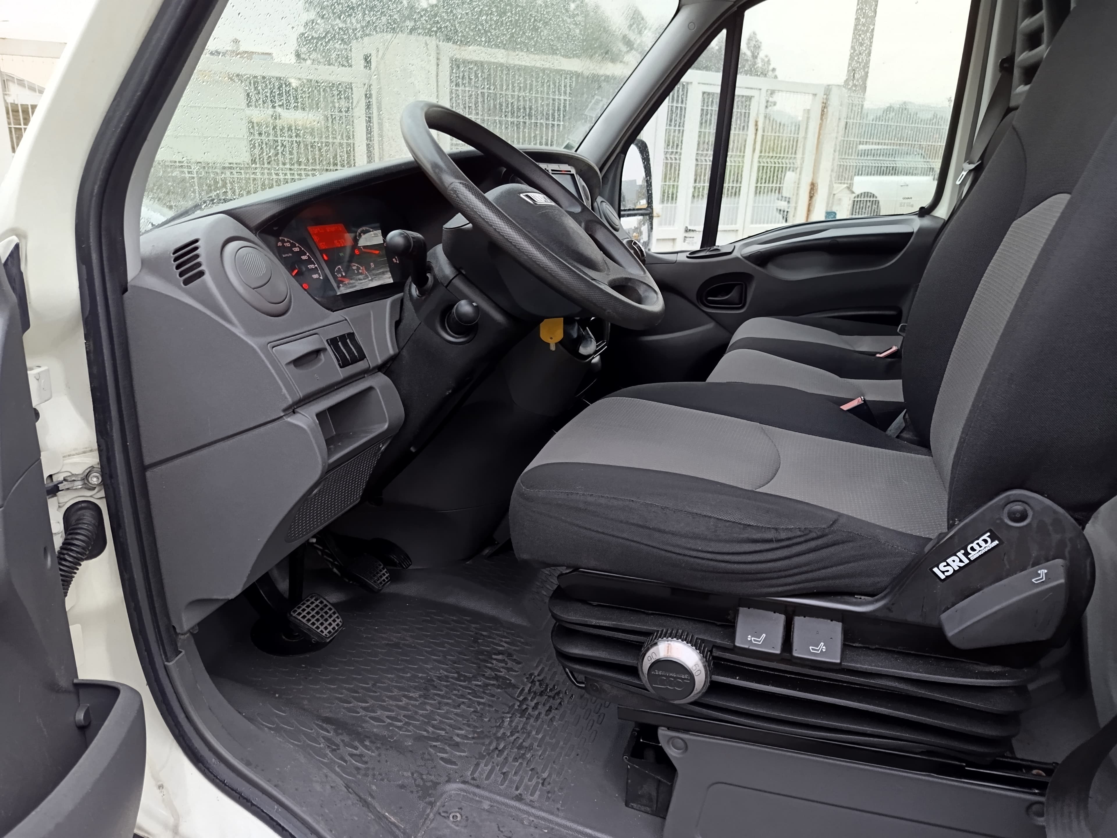 Iveco Daily · Ano 2014 — imagem 24
