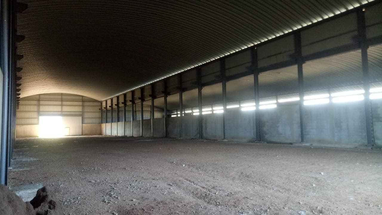 Armazéns em terreno de 5000m² — imagen 8