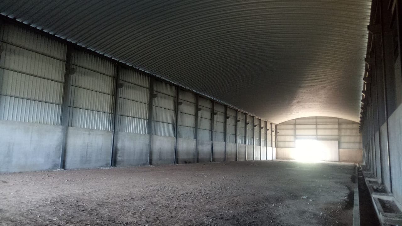 Armazéns em terreno de 5000m² — imagen 9