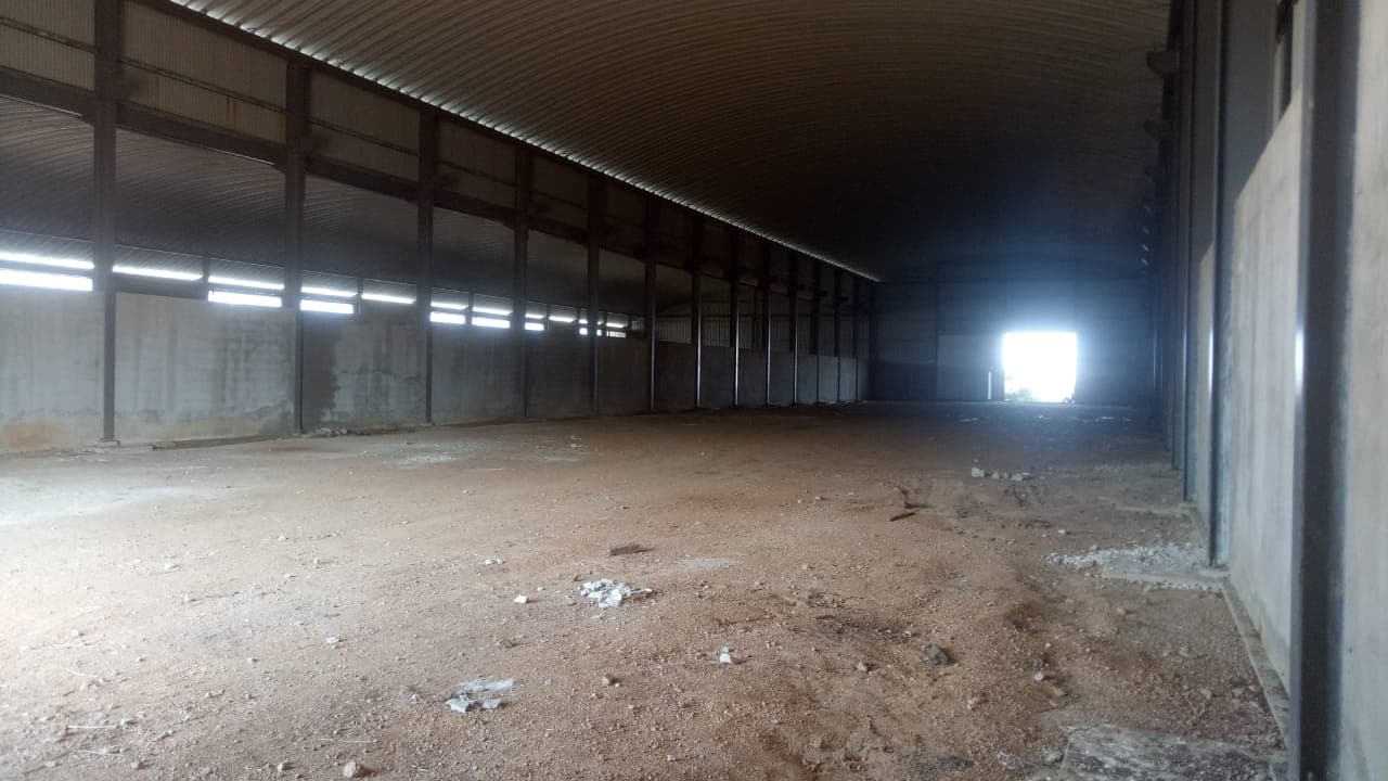 Armazéns em terreno de 5000m² — imagen 11