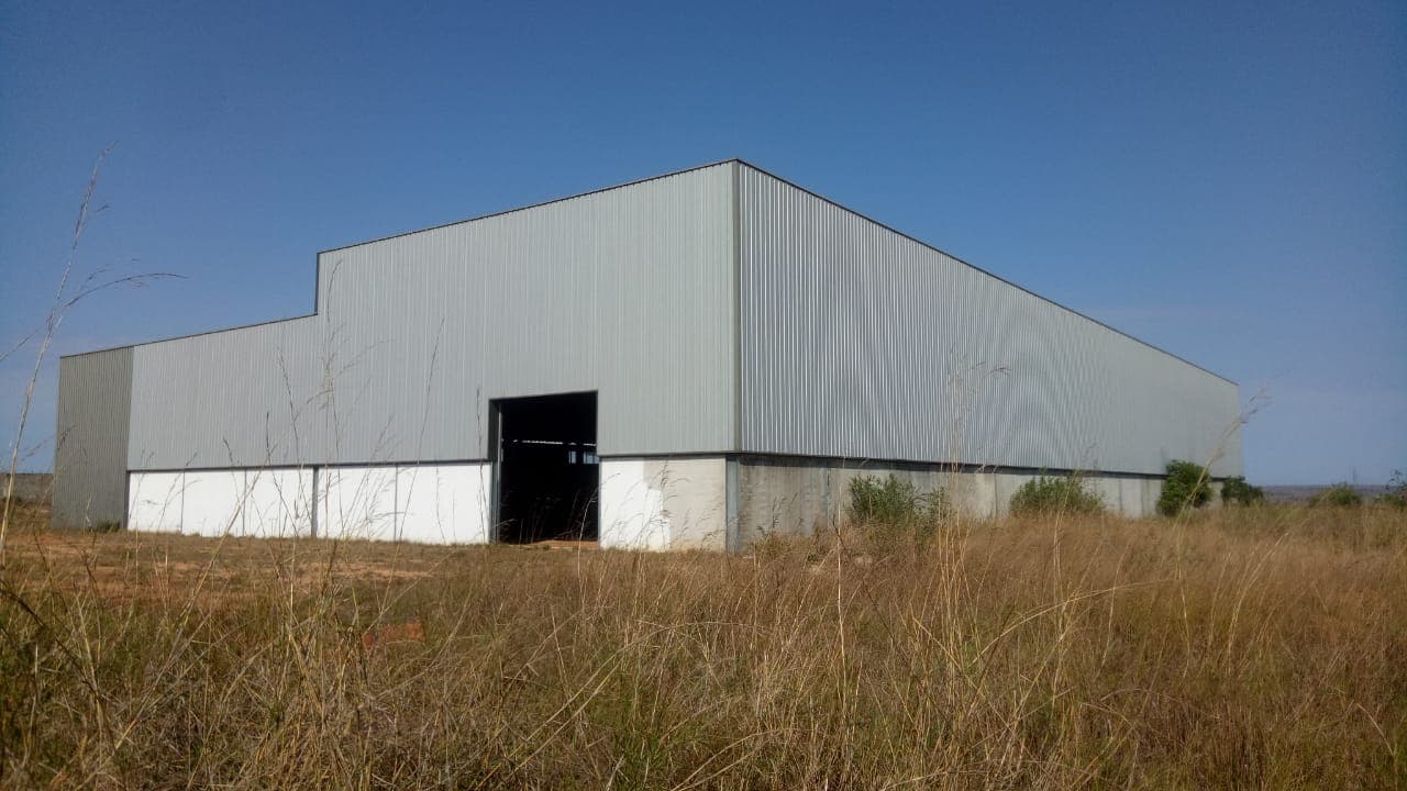Armazéns em terreno de 5000m² — imagen 2