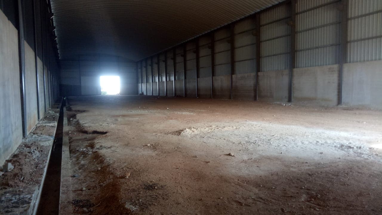 Armazéns em terreno de 5000m² — imagen 12