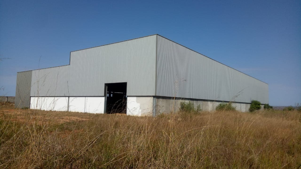 Armazéns em terreno de 5000m² — imagen 4