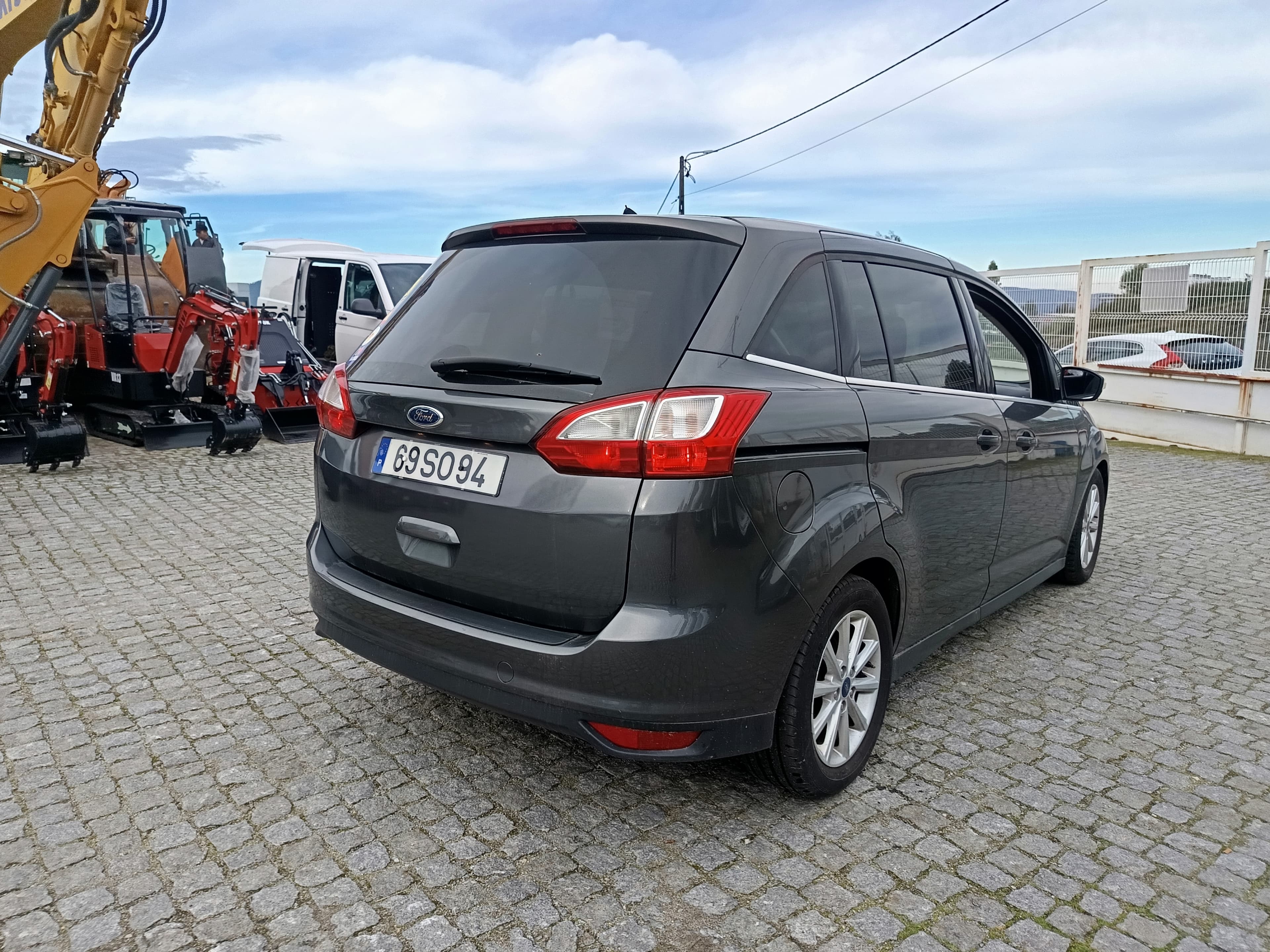 Ford Grand C-Max · Ano 2017 — imagem 4