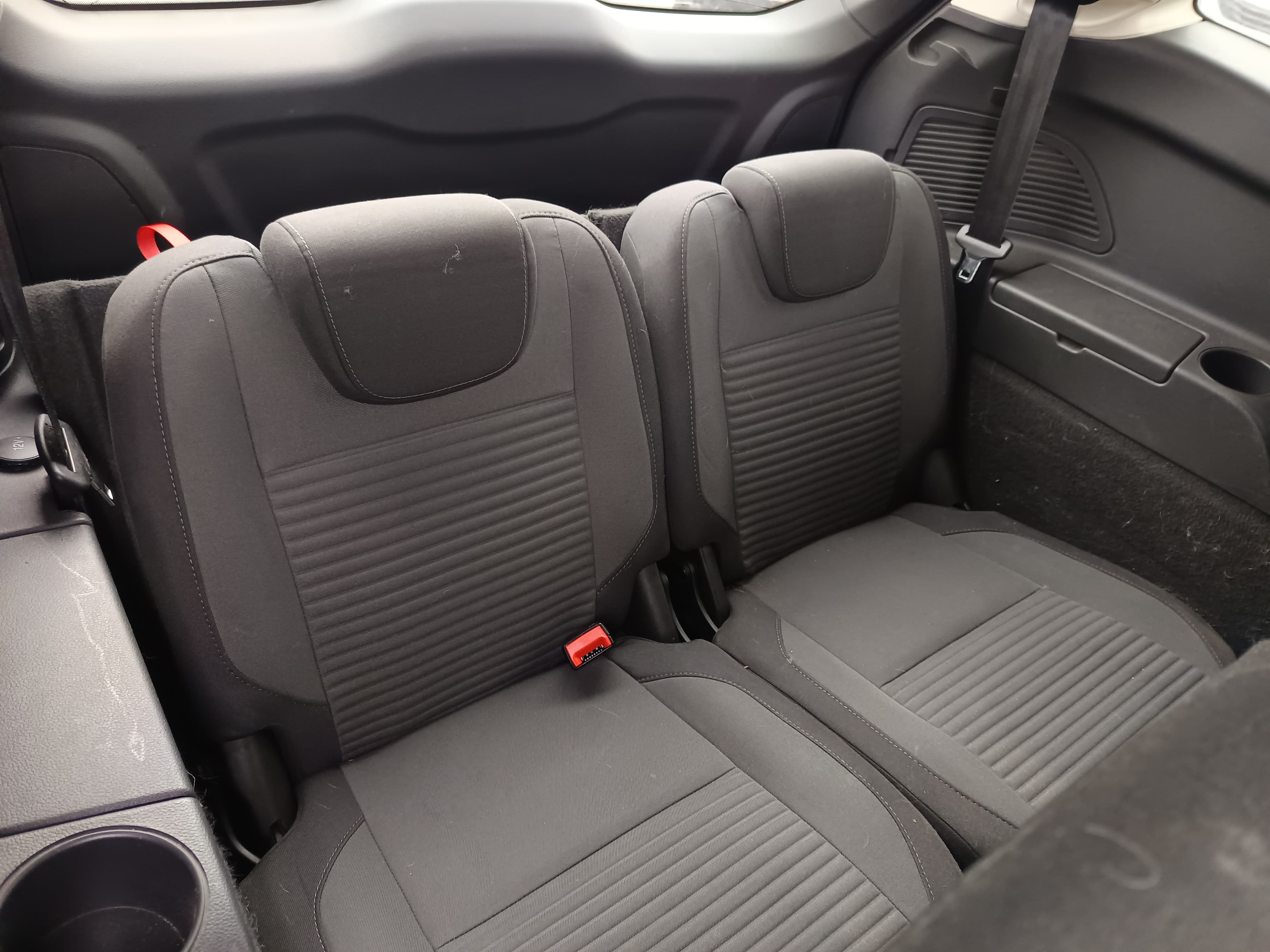Ford Grand C-Max · Ano 2017 — imagem 17