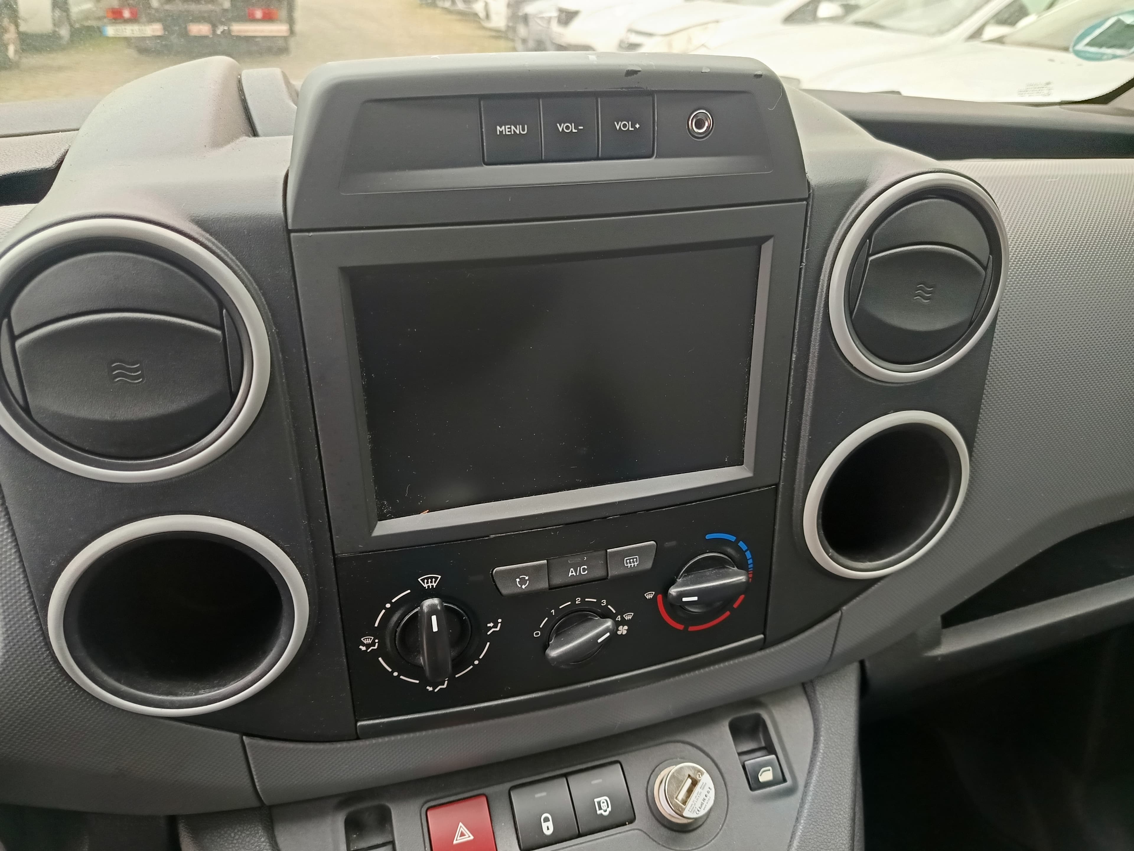 Peugeot Partner · Ano 2016 — image 29