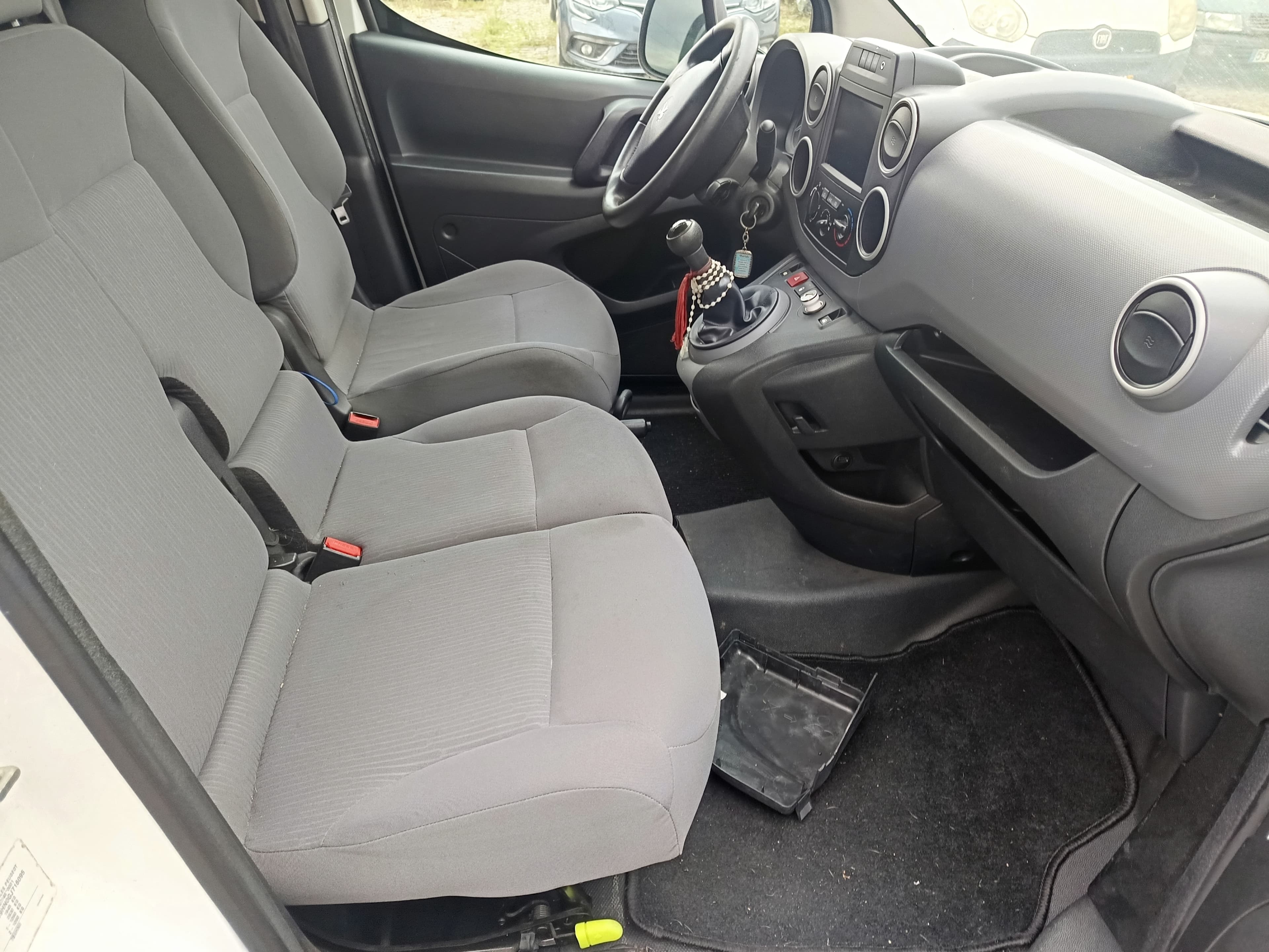 Peugeot Partner · Ano 2016 — image 22