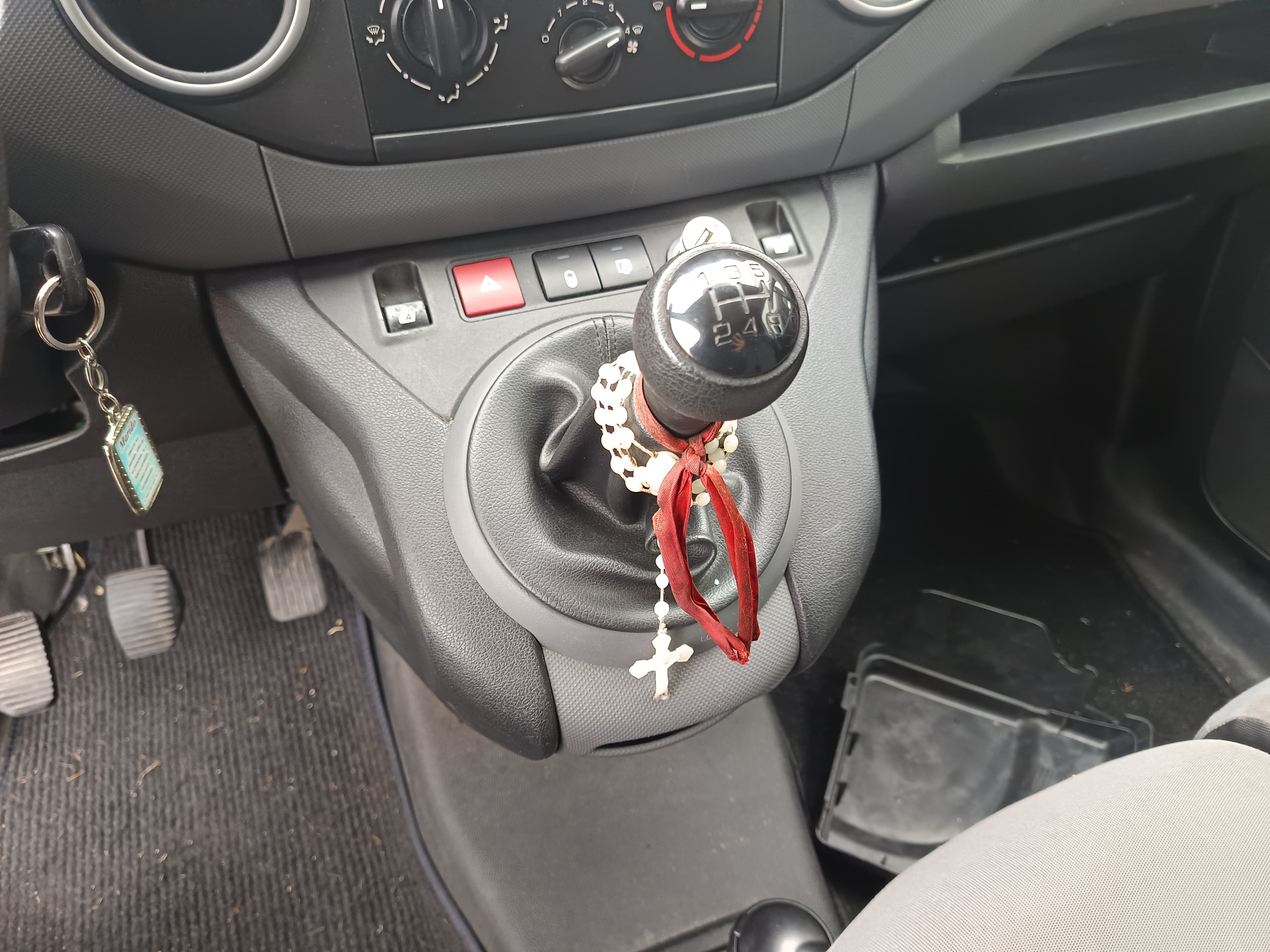 Peugeot Partner · Ano 2016 — image 30