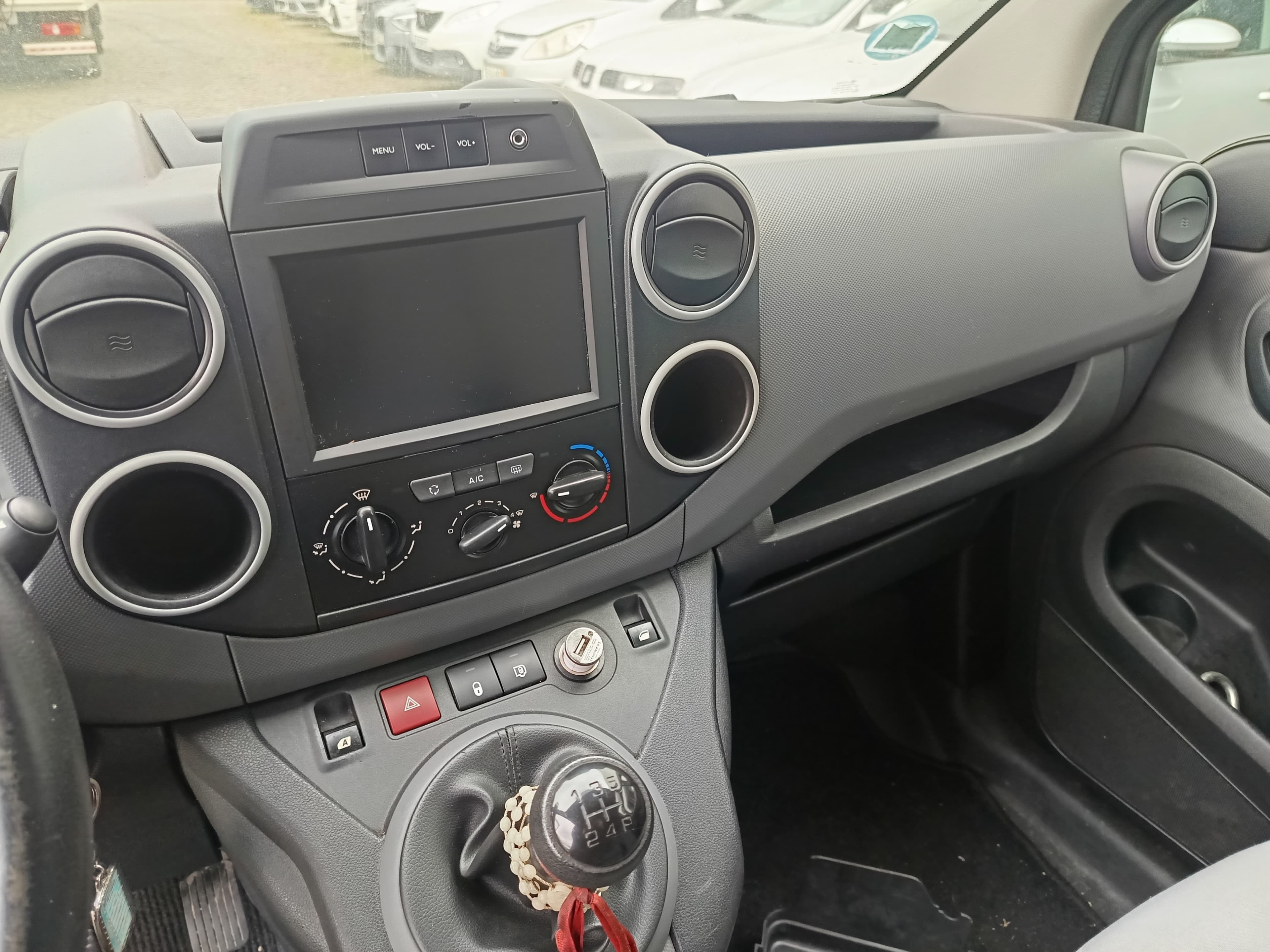 Peugeot Partner · Ano 2016 — image 28