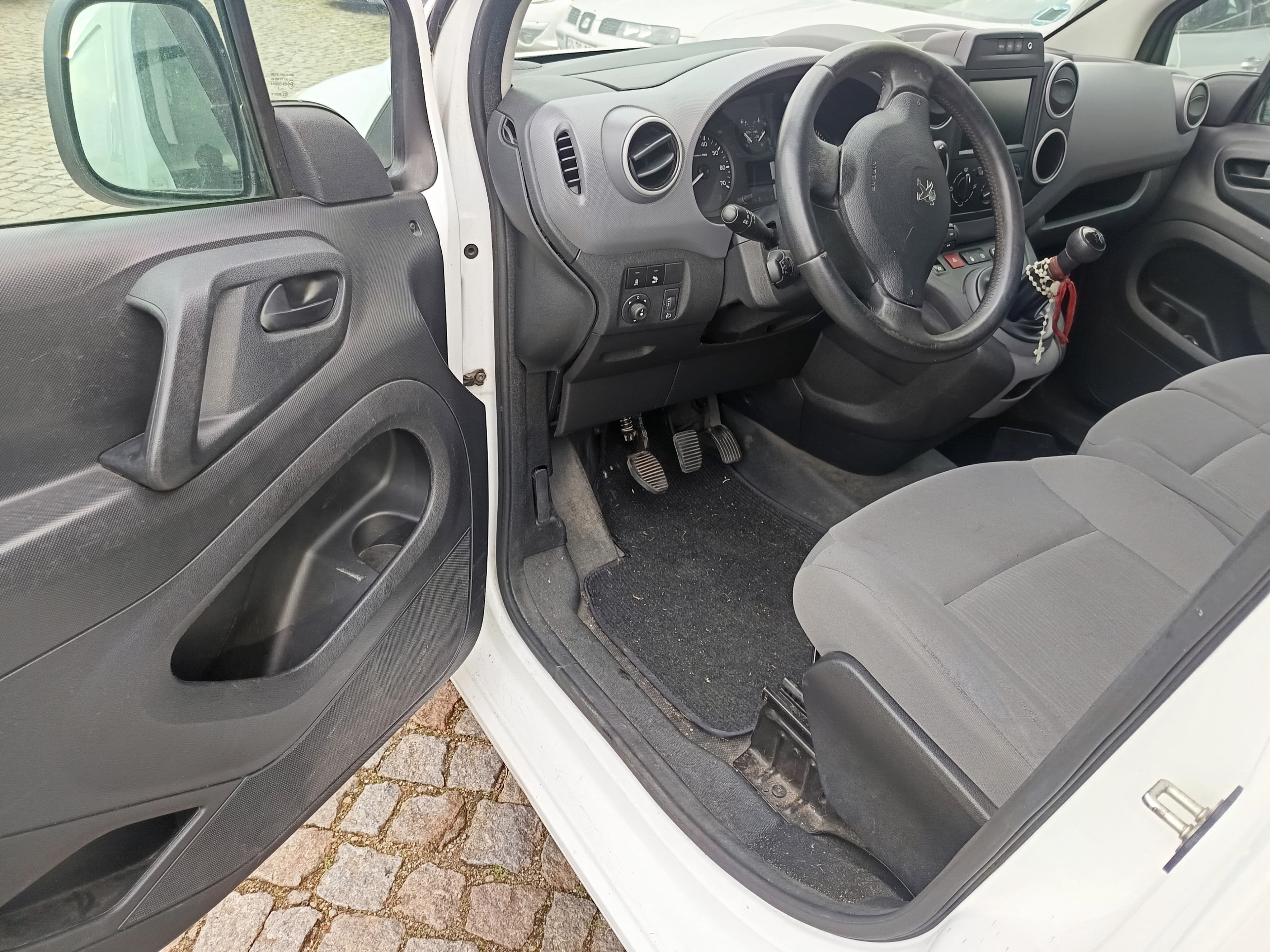 Peugeot Partner · Ano 2016 — image 23