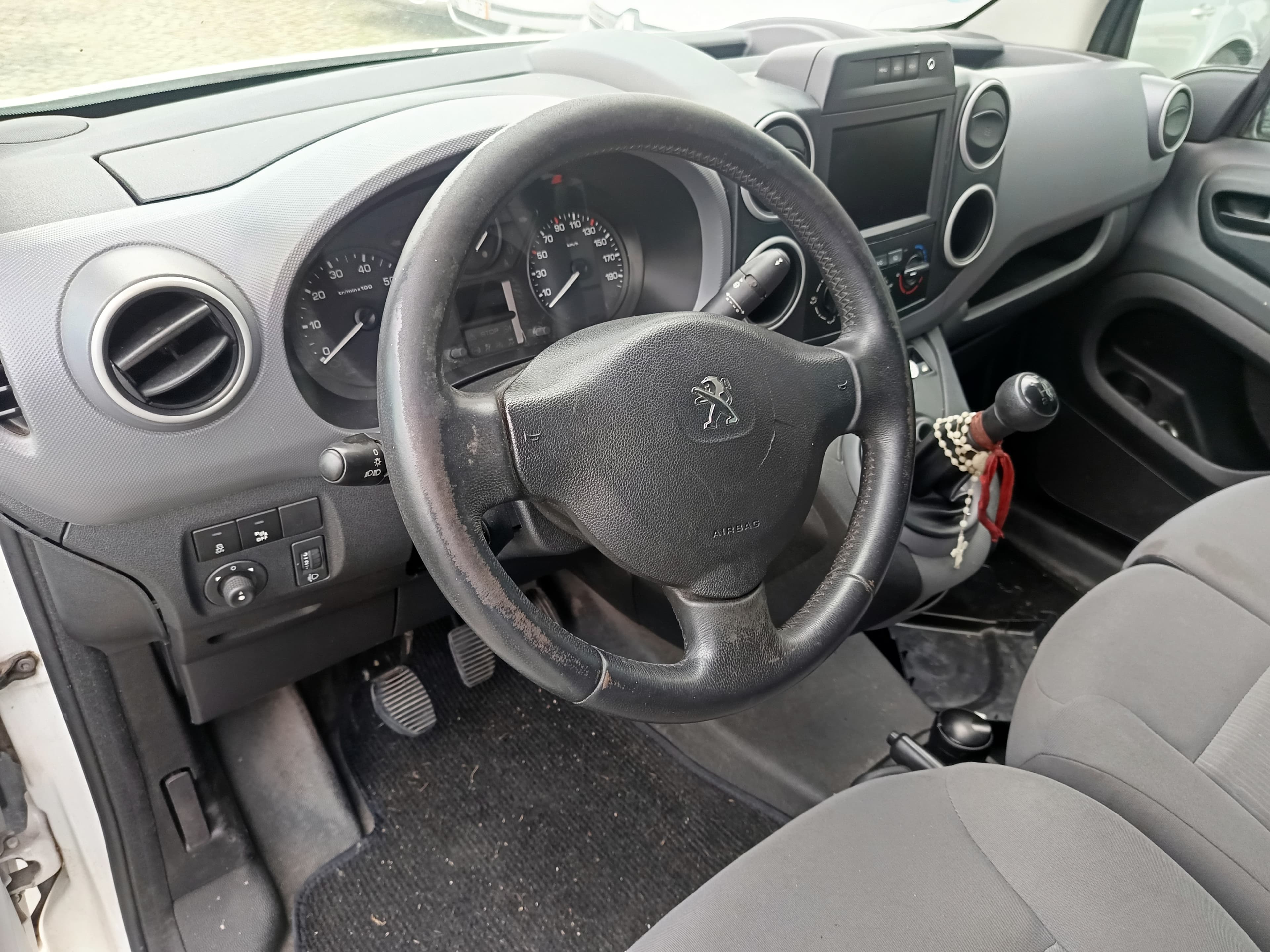 Peugeot Partner · Ano 2016 — image 27