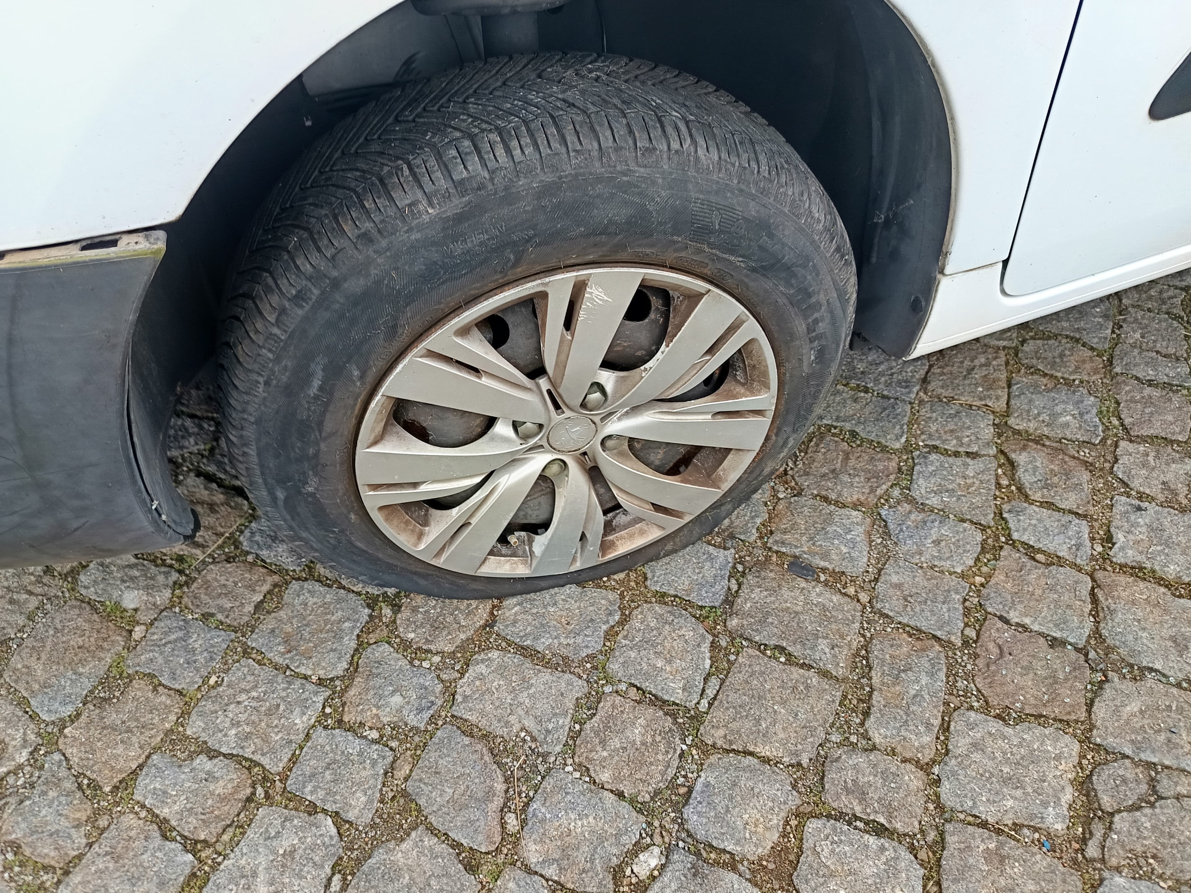 Peugeot Partner · Ano 2016 — image 12