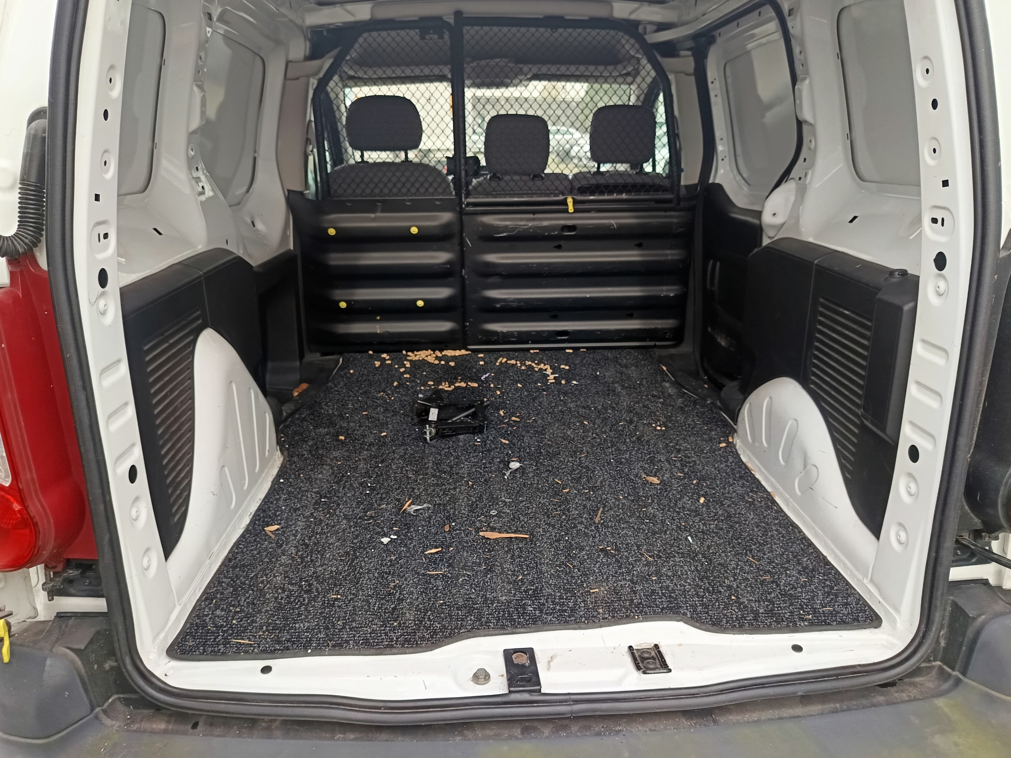 Peugeot Partner · Ano 2016 — image 18