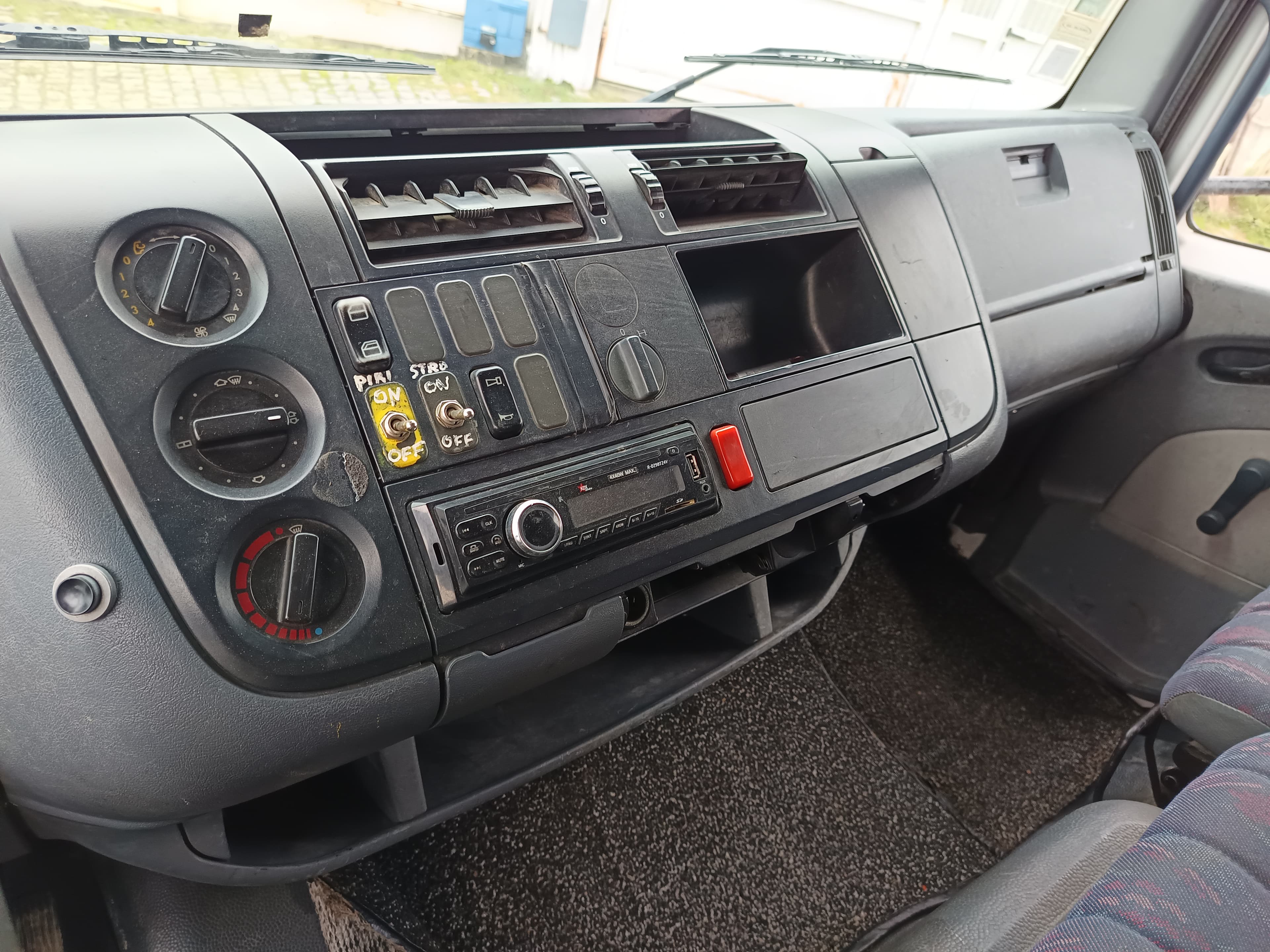Mercedes-Benz Atego 815 · Ano 1998 — imagem 26