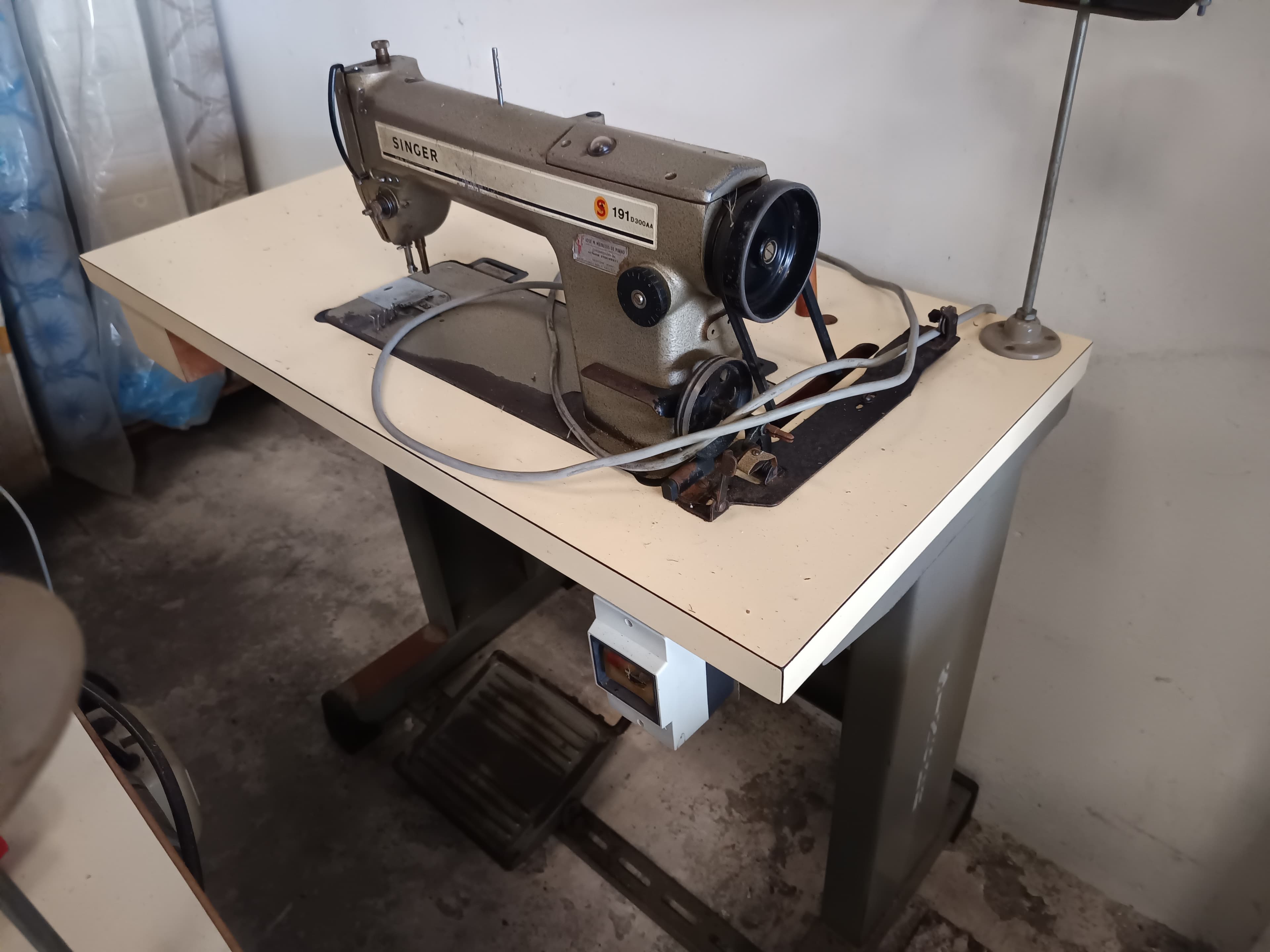 Sewing Machine — image 2
