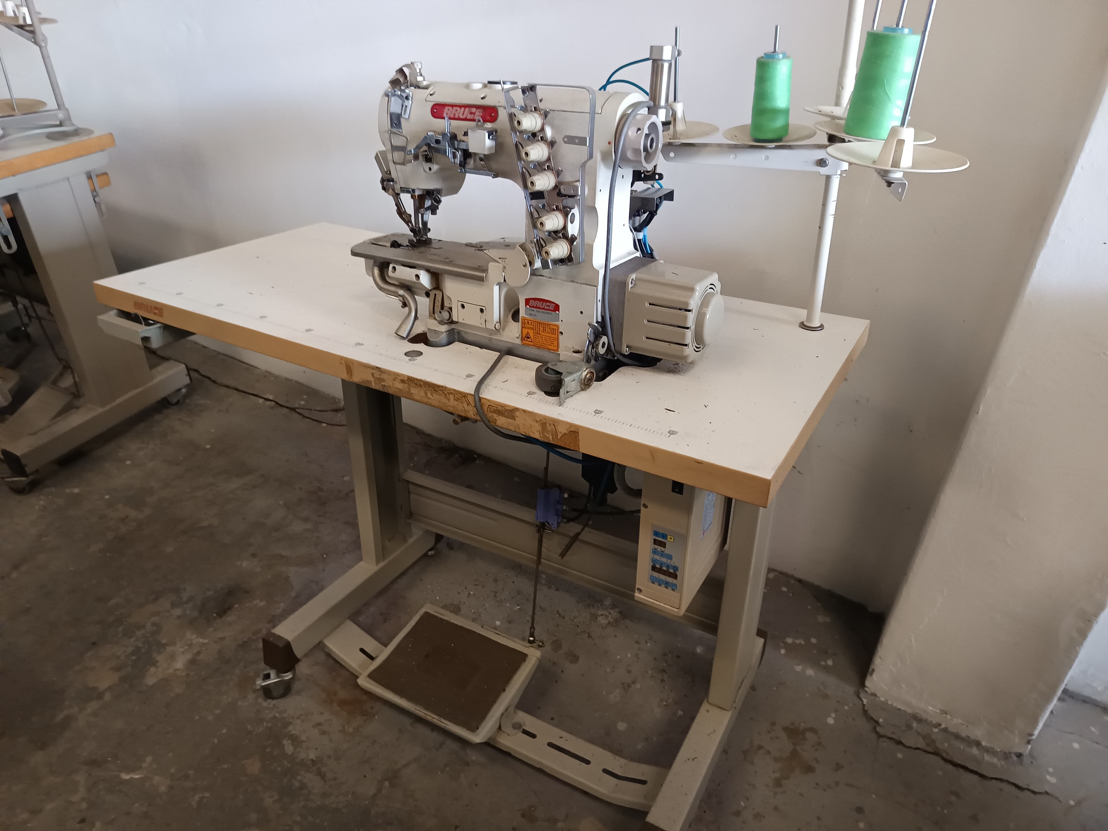 Machine à coudre — image 2