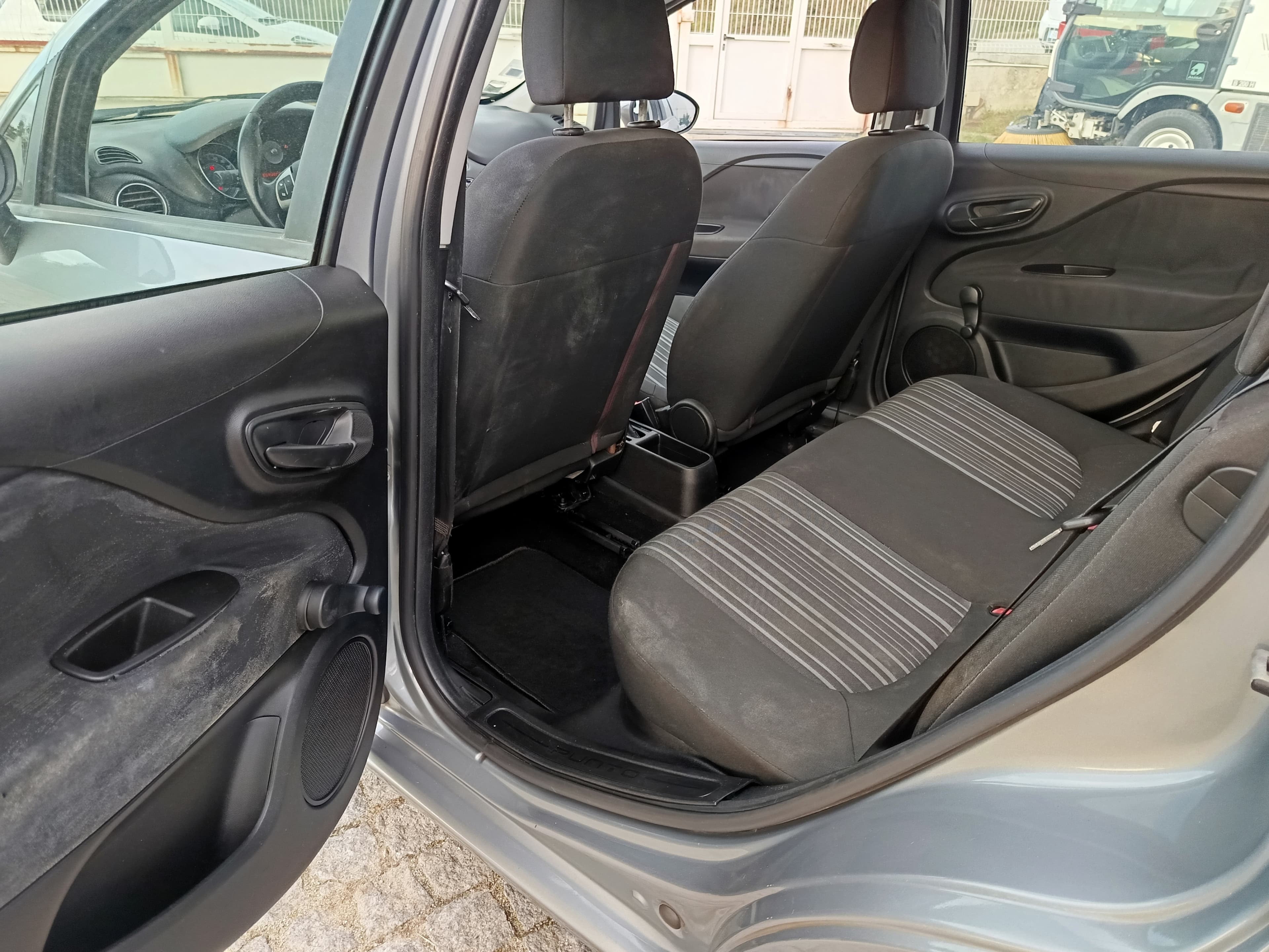 Fiat Punto — image 29