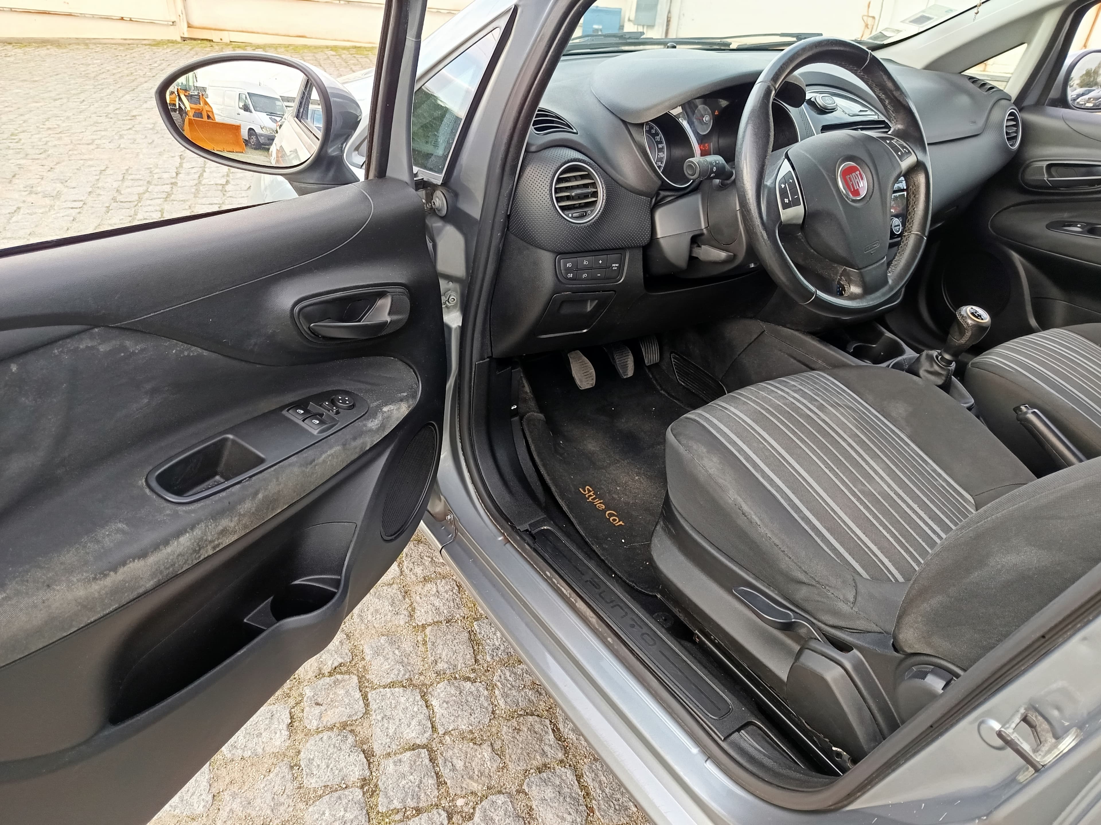 Fiat Punto — image 32