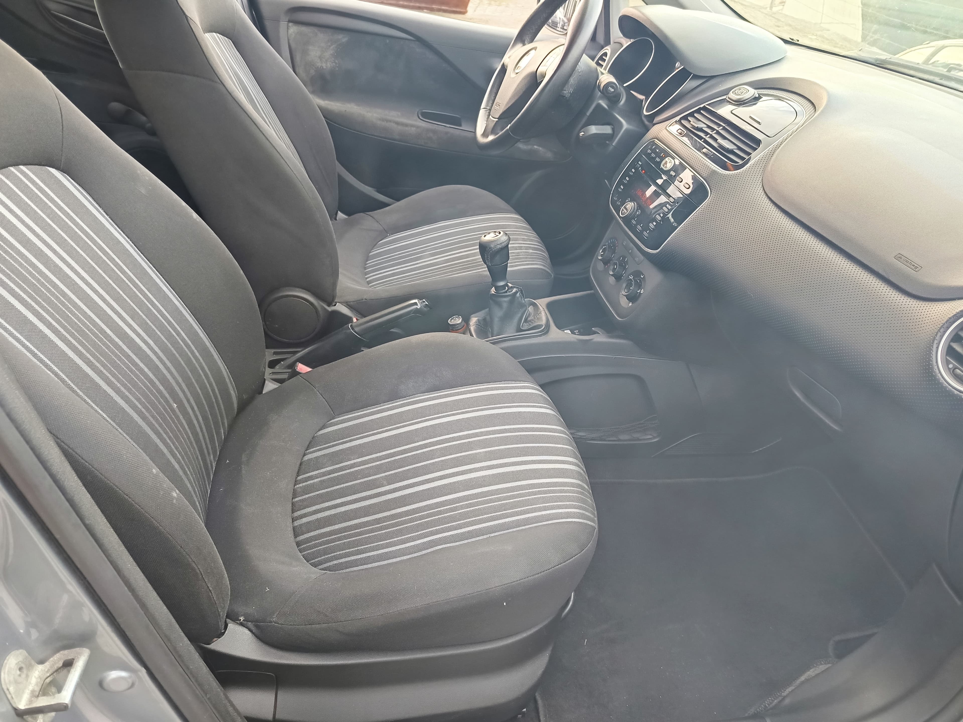Fiat Punto — image 28