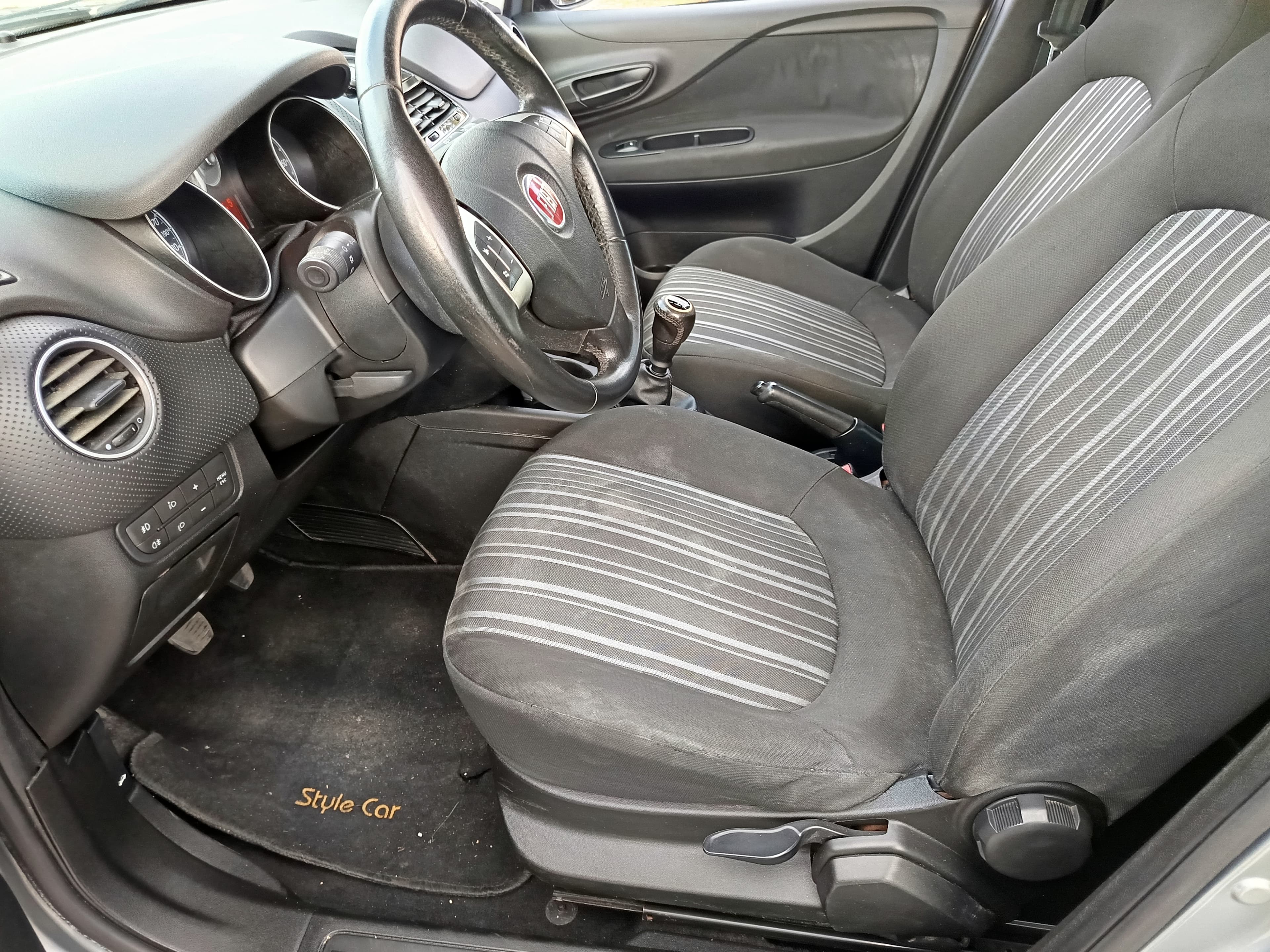 Fiat Punto — image 34