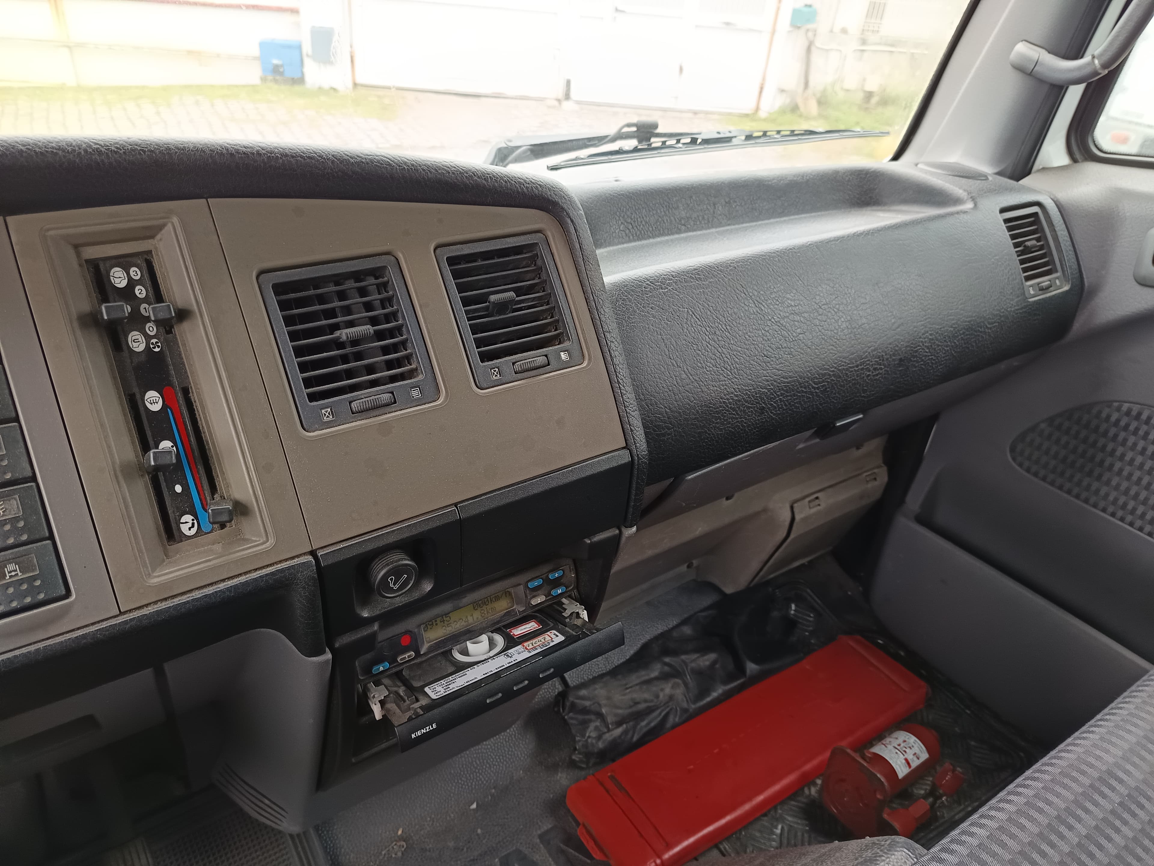 Nissan Atleon · Ano 2005 — imagen 21