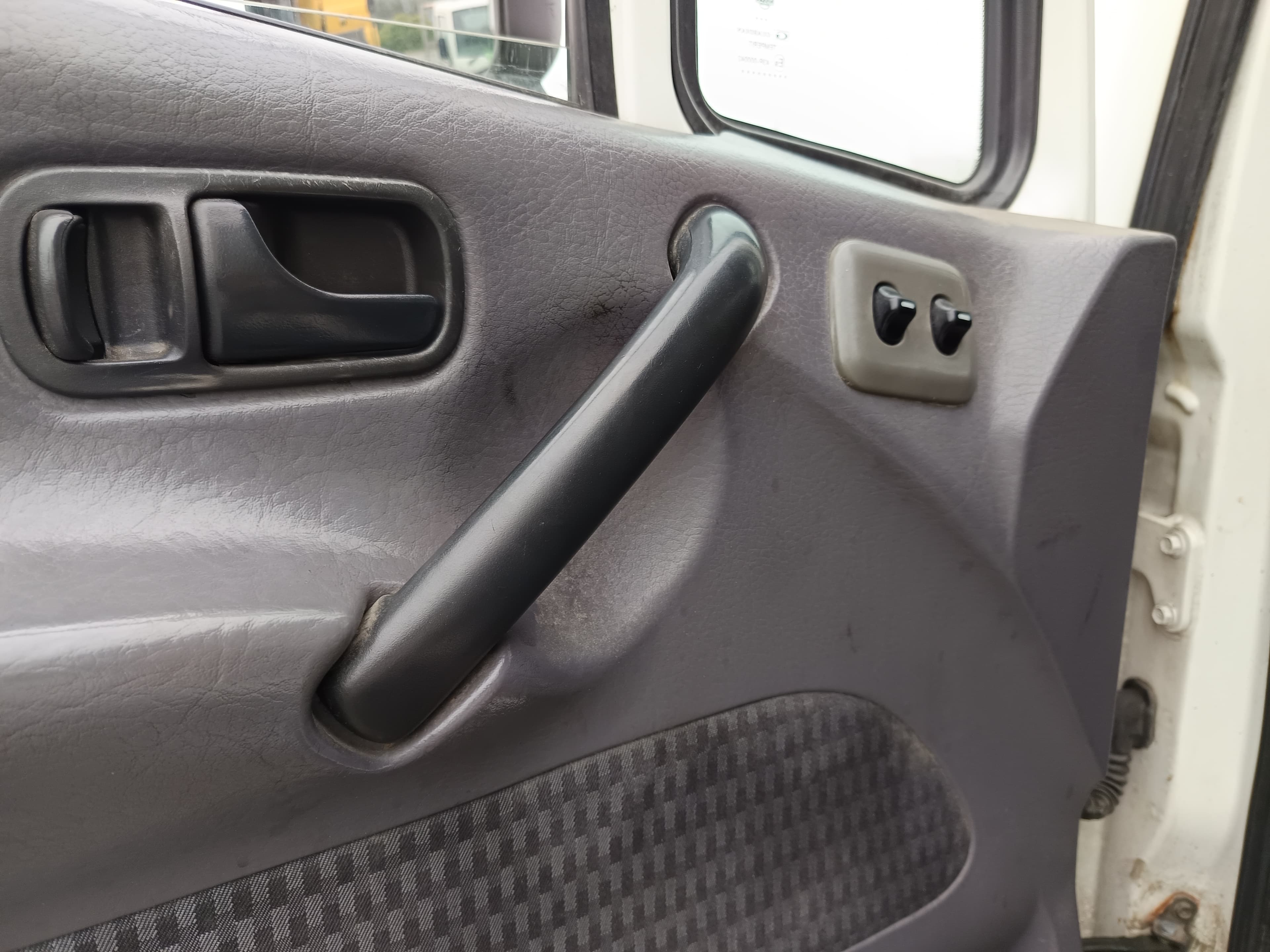 Nissan Atleon · Ano 2005 — imagen 17