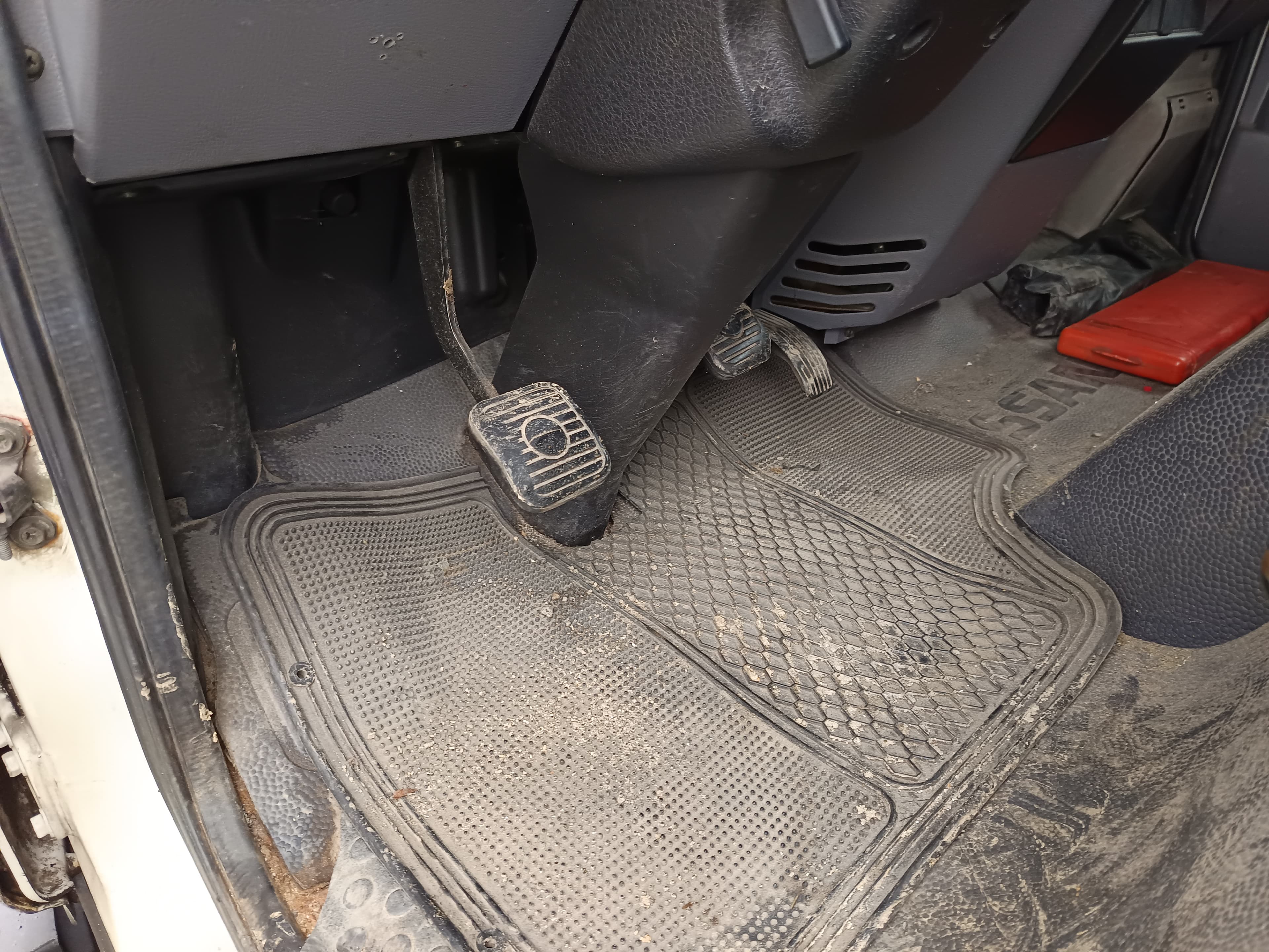 Nissan Atleon · Ano 2005 — imagen 18