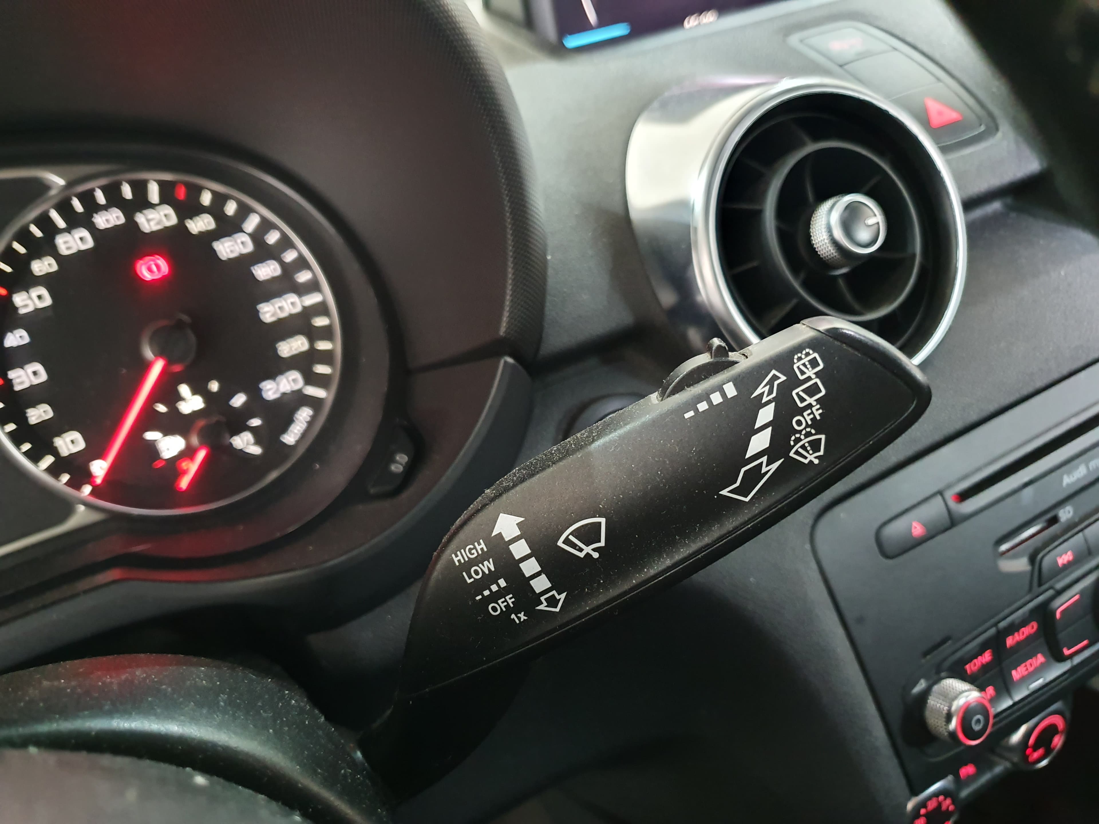Audi A1 S-line · Ano 2010 — image 31