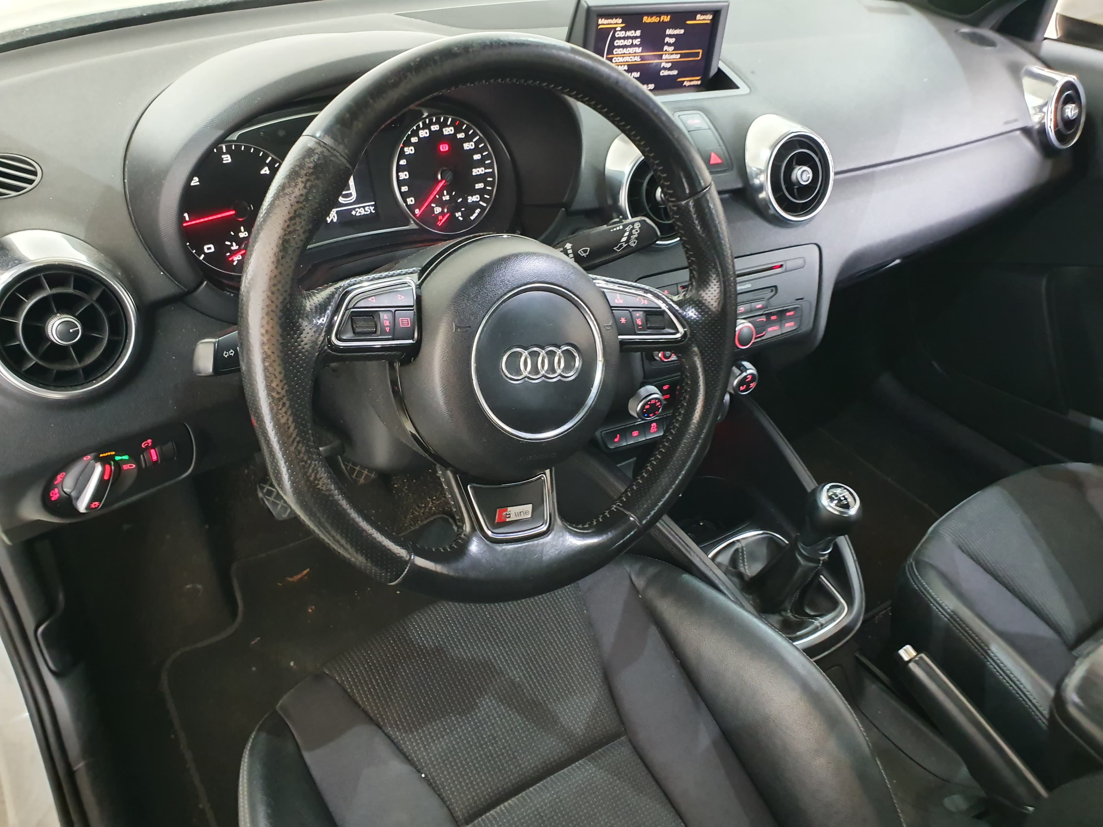 Audi A1 S-line · Ano 2010 — image 36