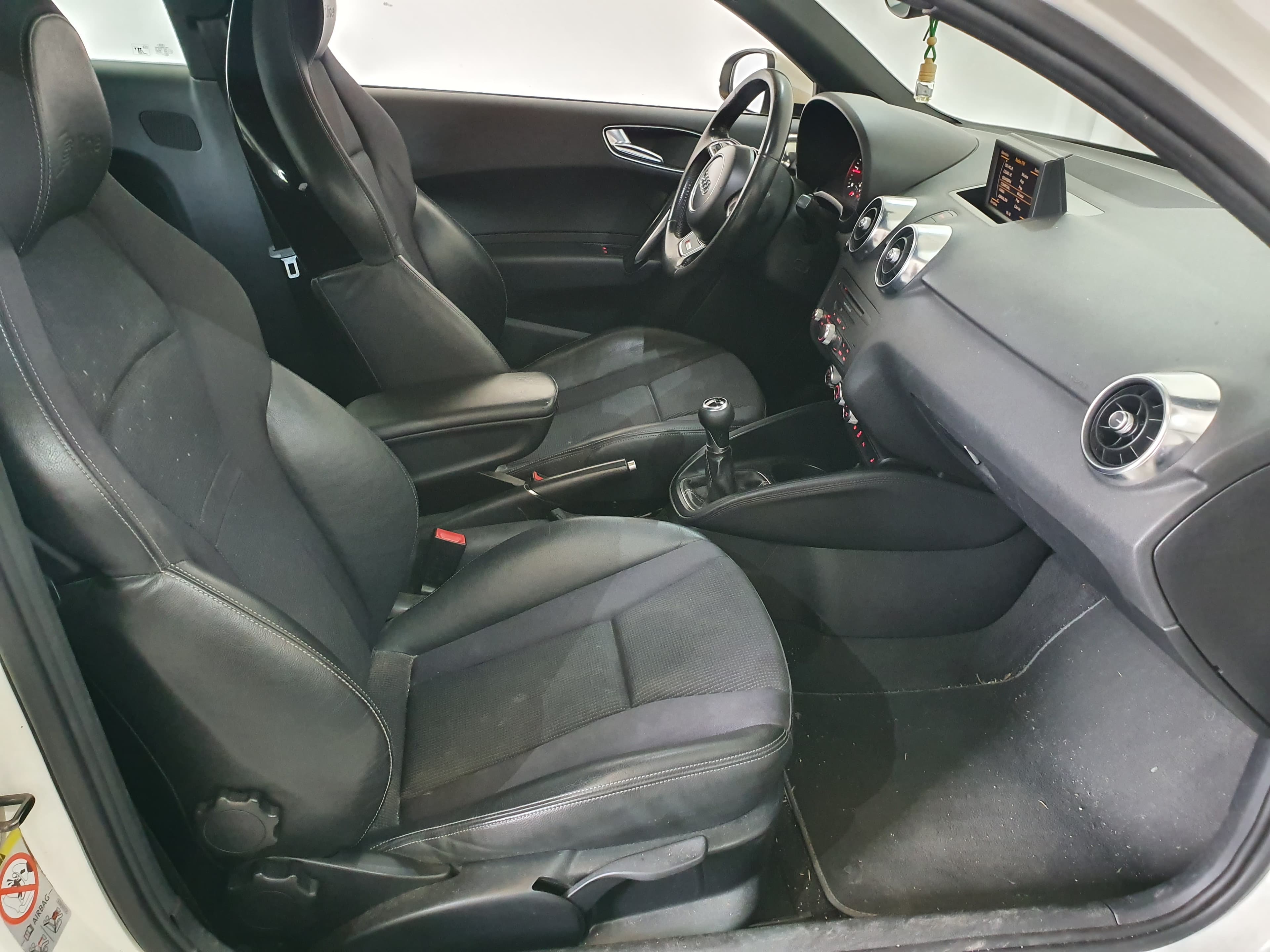 Audi A1 S-line · Ano 2010 — image 24