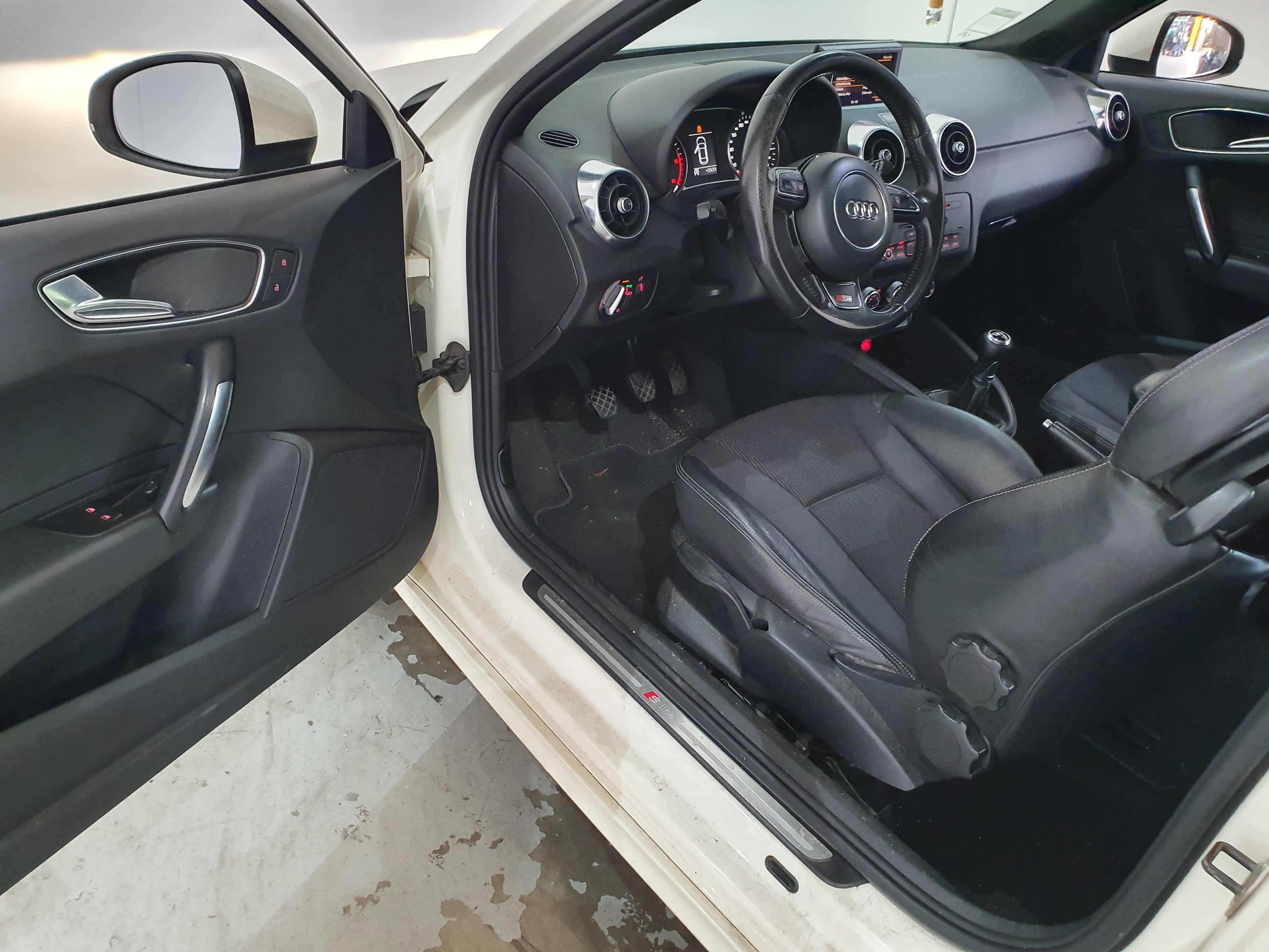 Audi A1 S-line · Ano 2010 — image 16