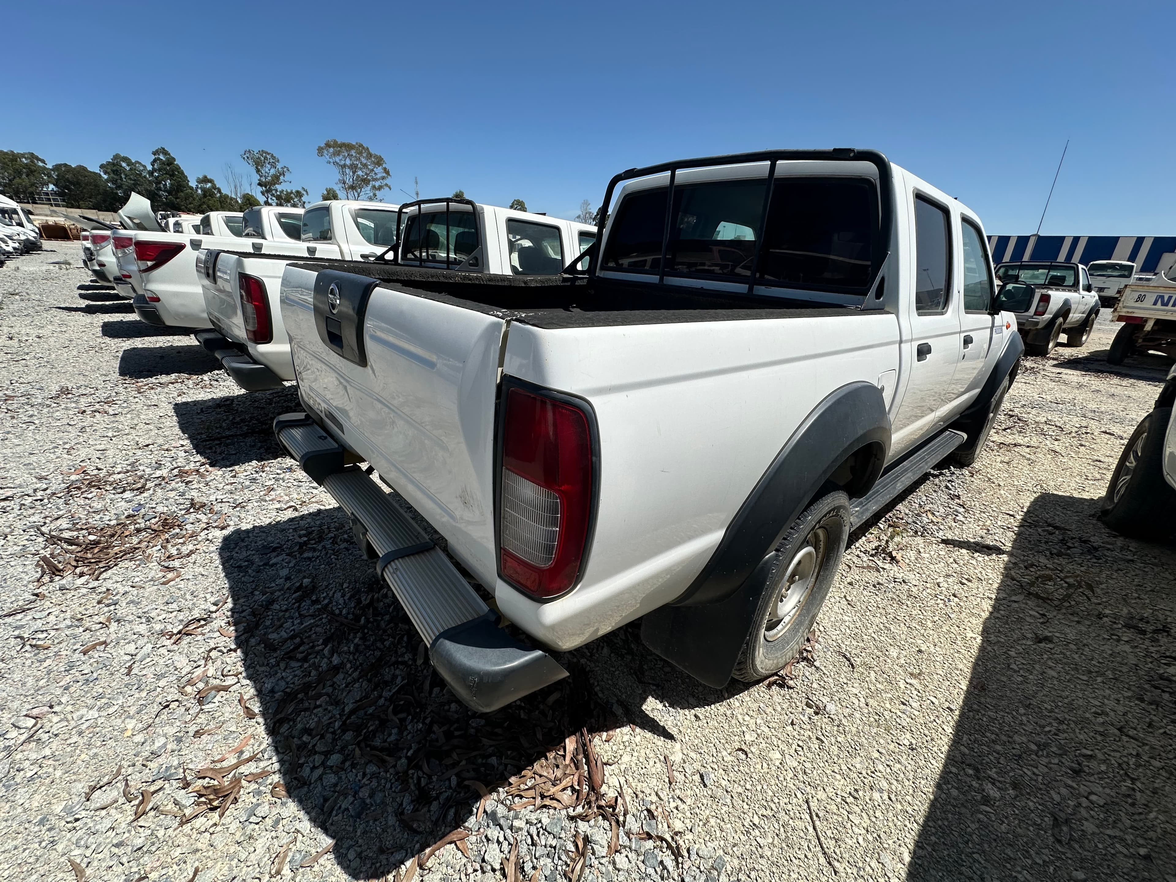 NISSAN HARDBODY 4WD DC — image 4
