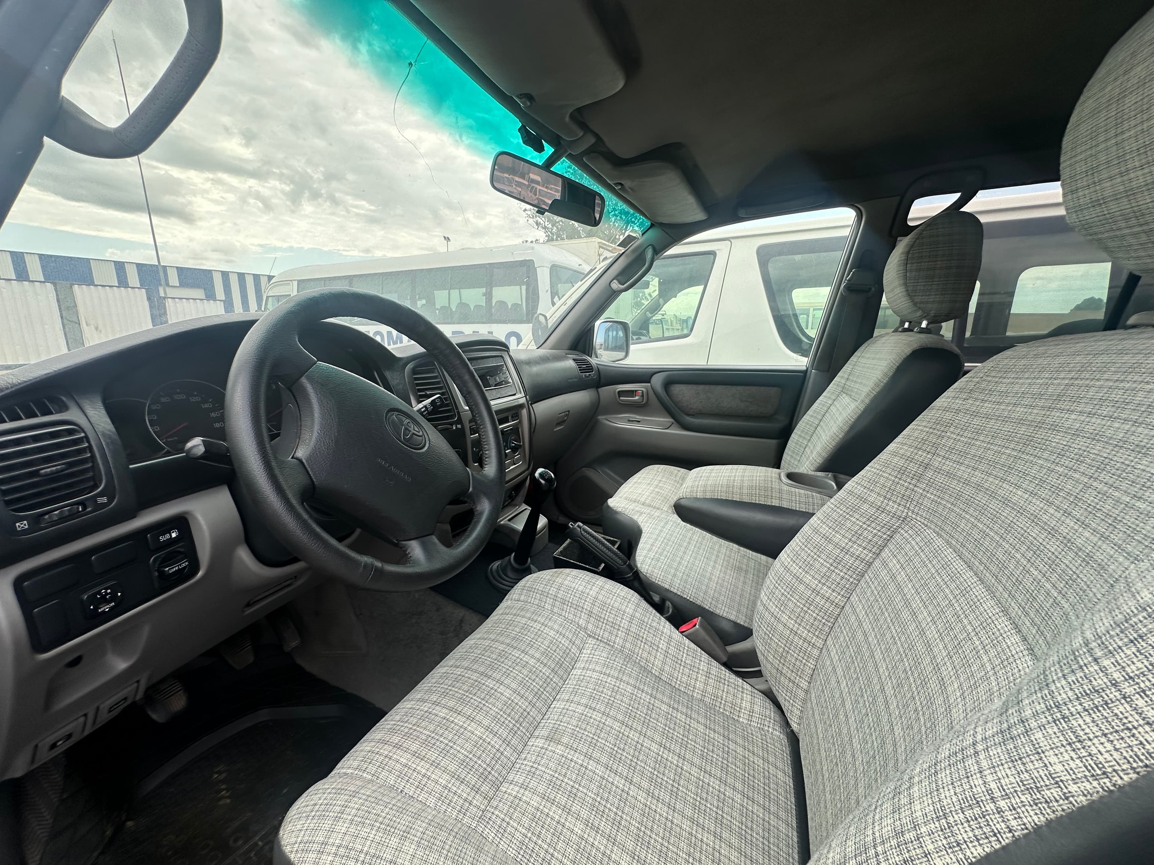 TOYOTA LAND-CRUISER GX — imagen 3
