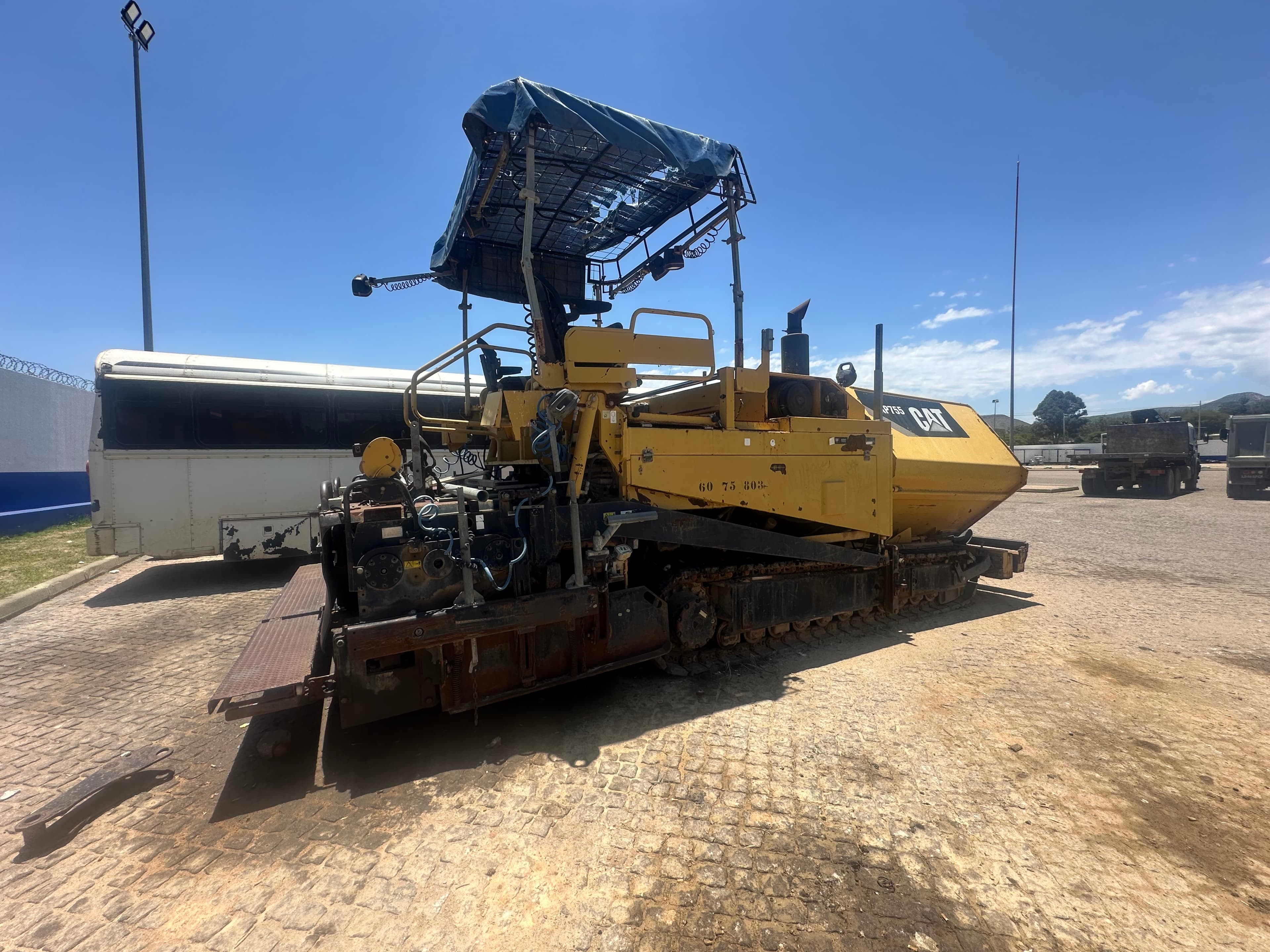 Espalhadora de Asfalto CATERPILLAR AP-755 — imagem 5