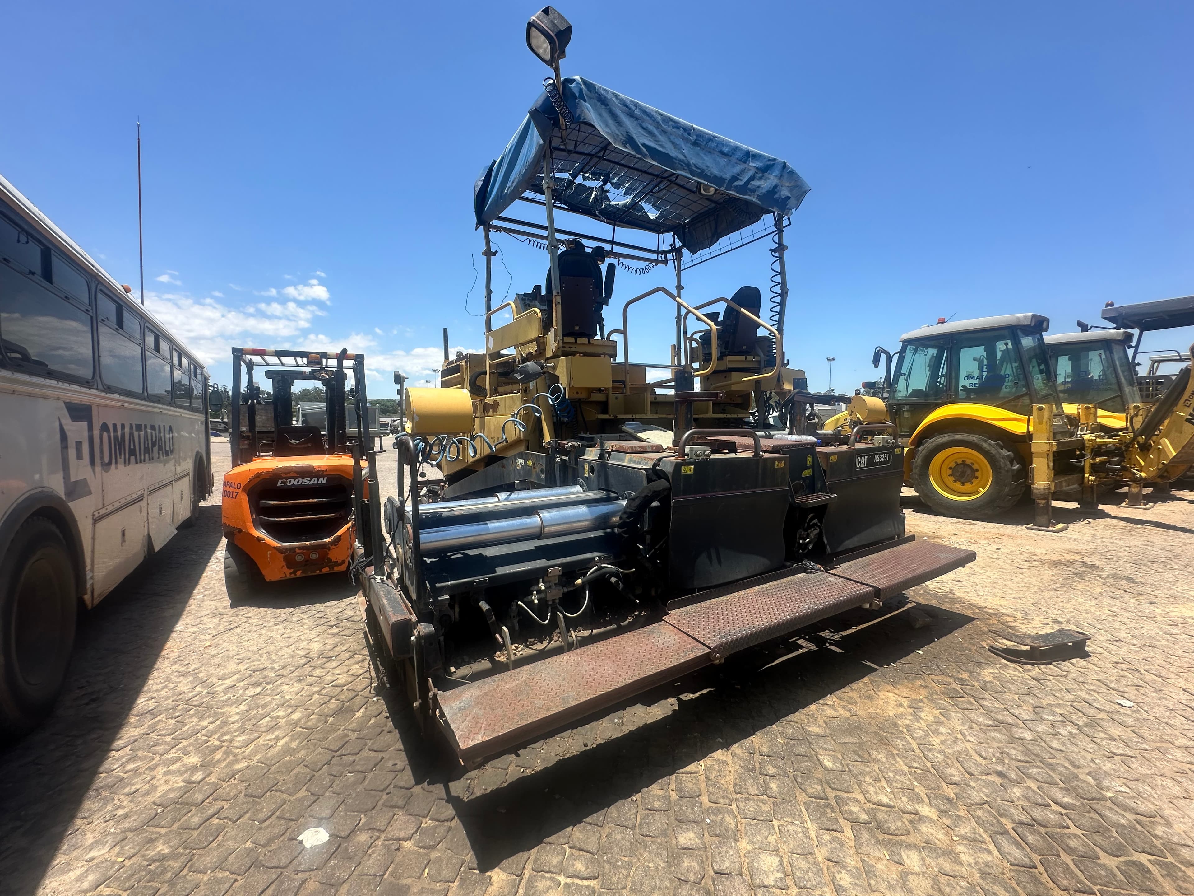 Espalhadora de Asfalto CATERPILLAR AP-755 — imagem 7
