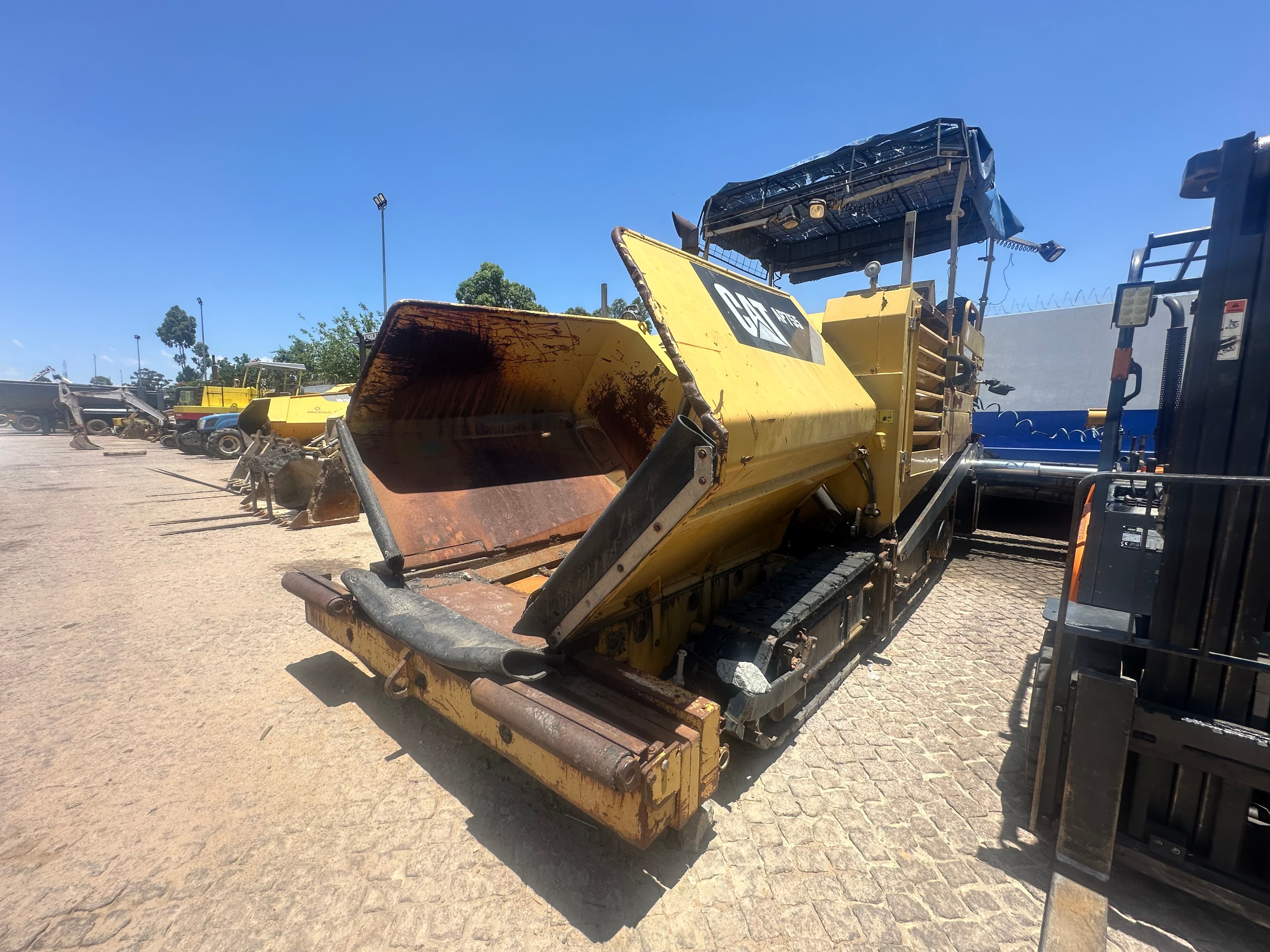 Espalhadora de Asfalto CATERPILLAR AP-755 — imagem 8