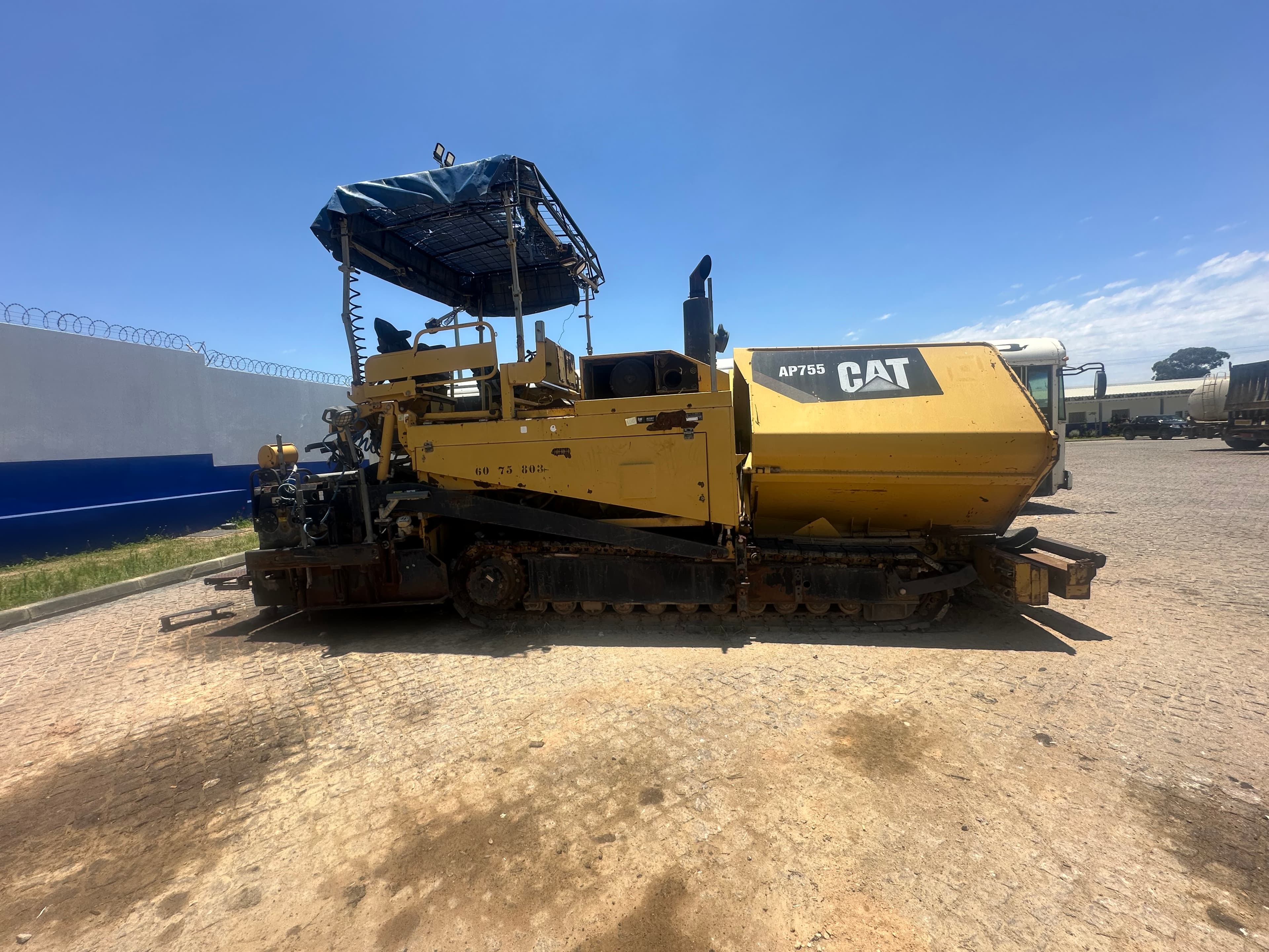 Espalhadora de Asfalto CATERPILLAR AP-755 — imagem 4