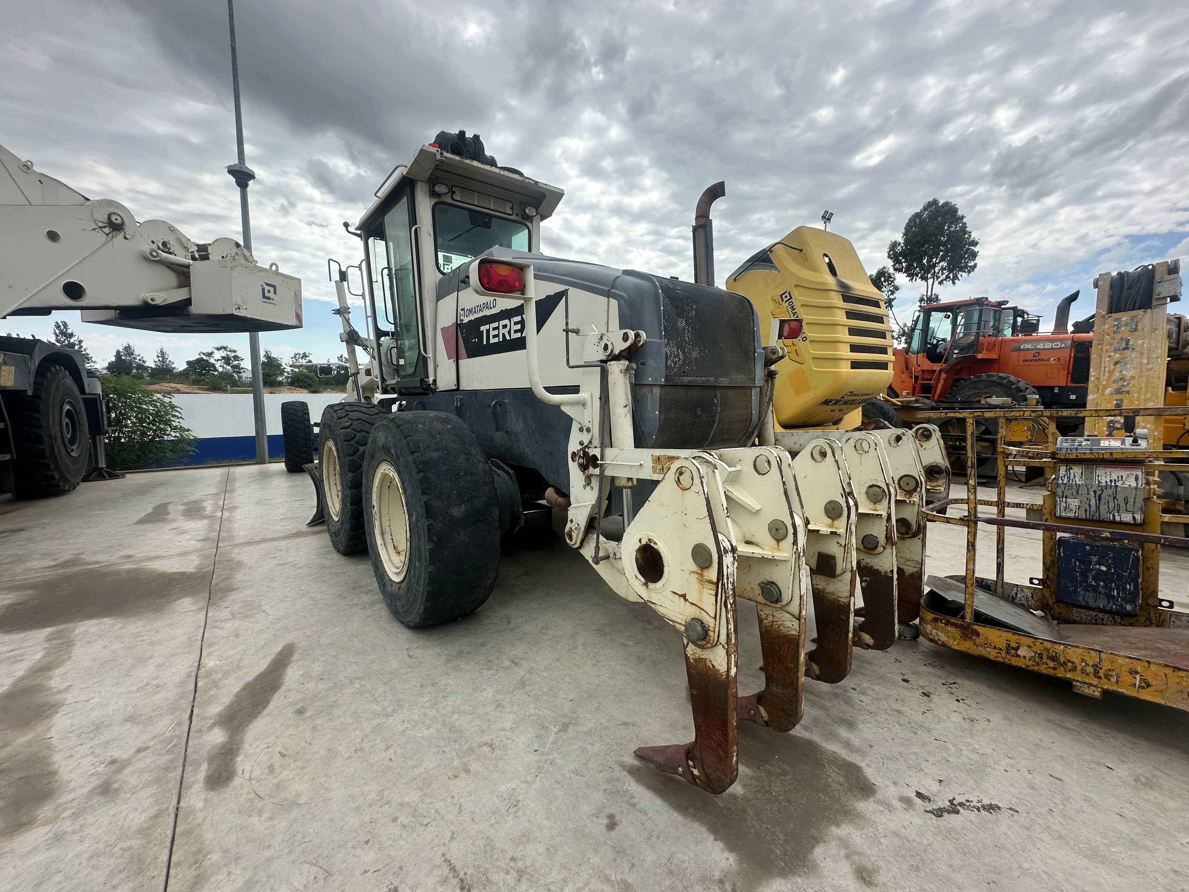 Motoniveladora TEREX TG230 — image 3