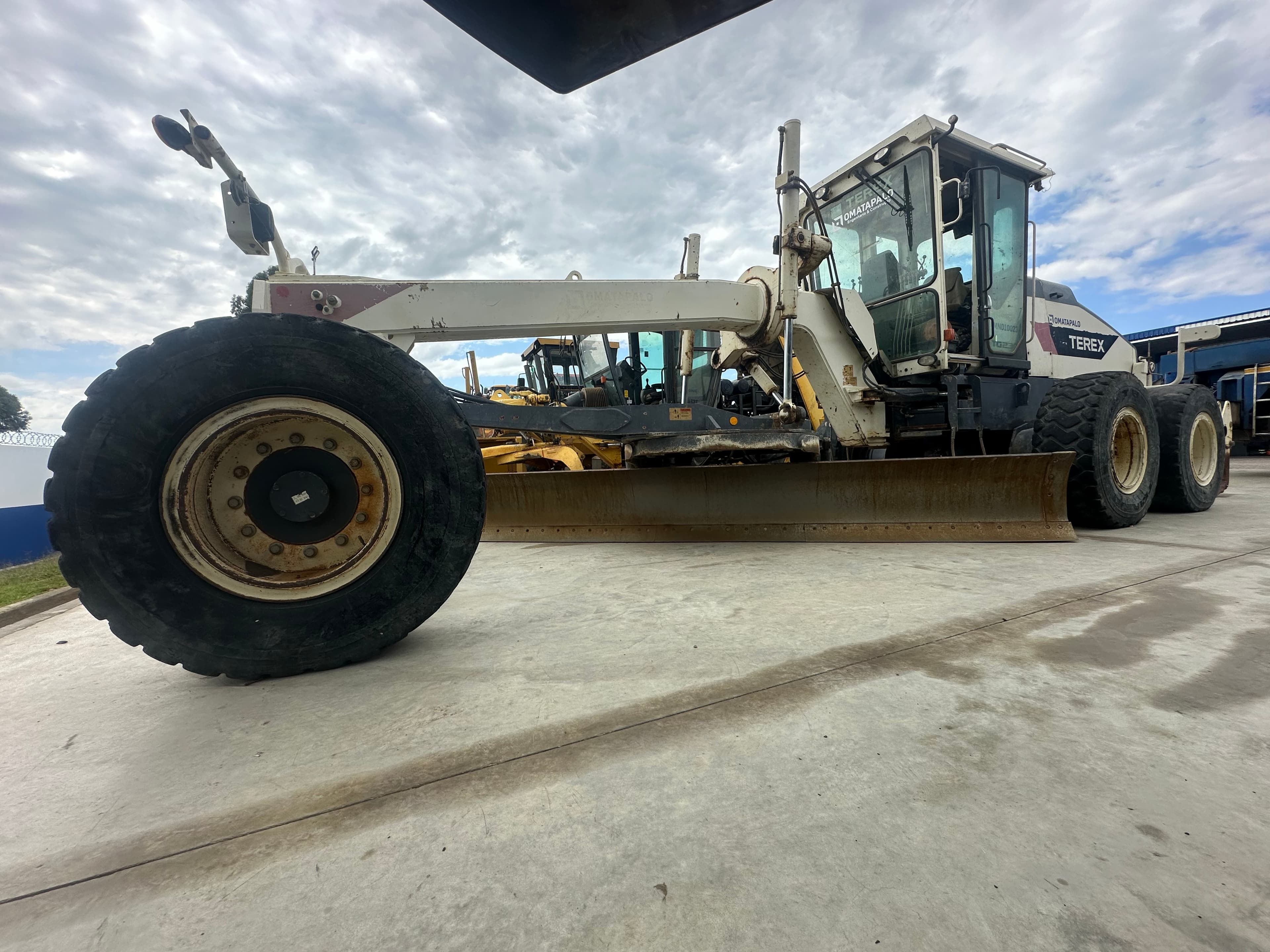 Motoniveladora TEREX TG230 — image 2