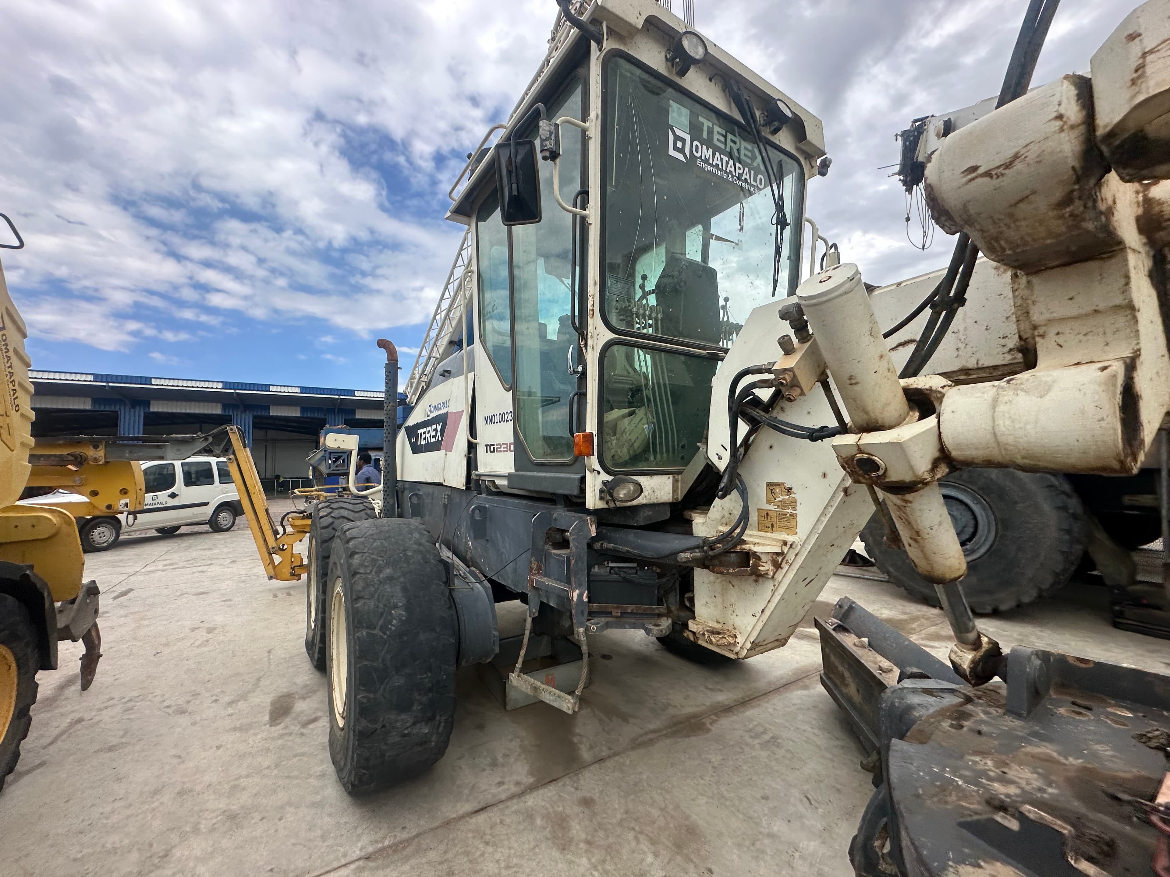 Motoniveladora TEREX TG230 — image 6