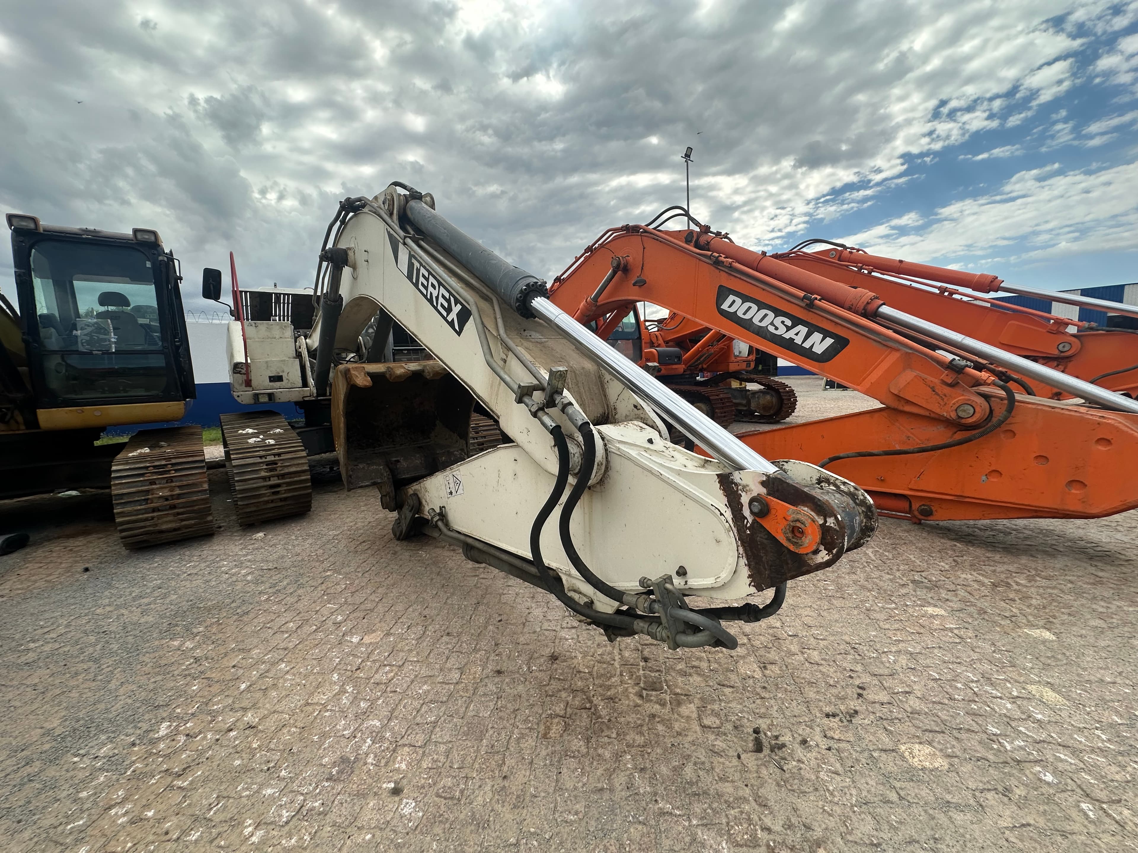 Escavadora de Rastos TEREX TC225LC — image 2